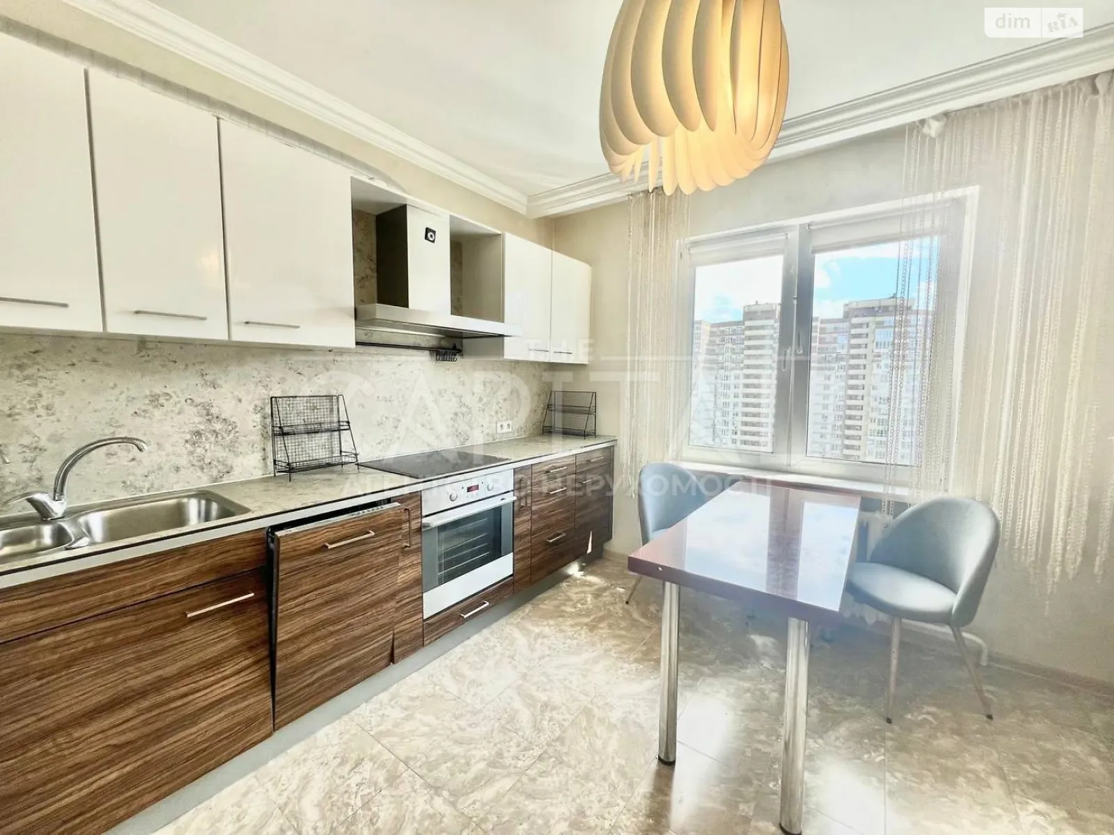 Продается 3-комнатная квартира 70 кв. м в Киеве, ул. Анны Ахматовой, 24 - фото 1