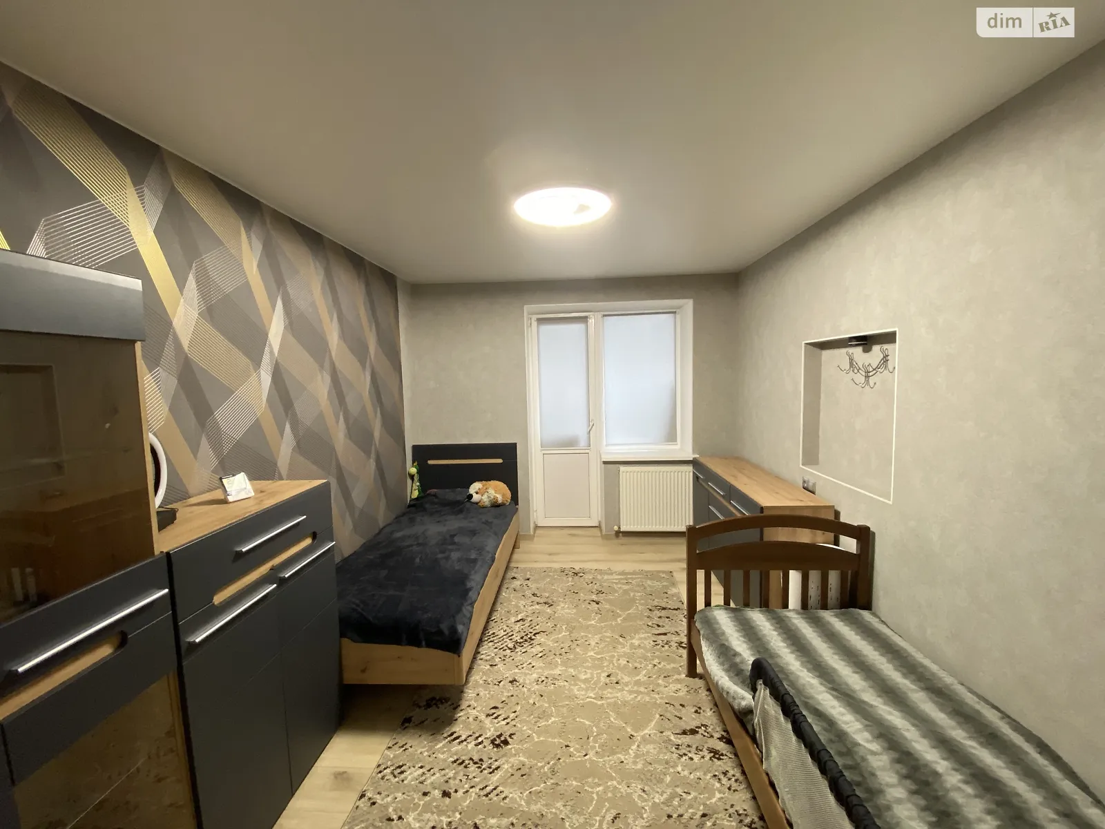 Продается 3-комнатная квартира 76 кв. м в Ивано-Франковске, ул. Стуса Василия - фото 1