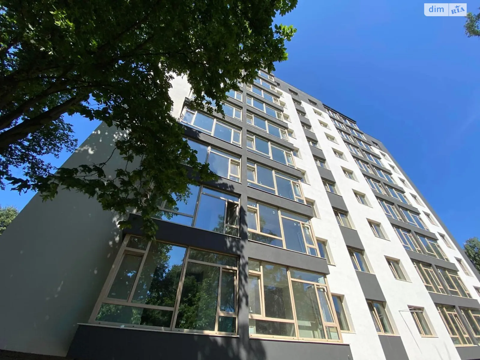 Продается 1-комнатная квартира 42 кв. м в Ивано-Франковске, ул. Волошина Августина, 2 - фото 1