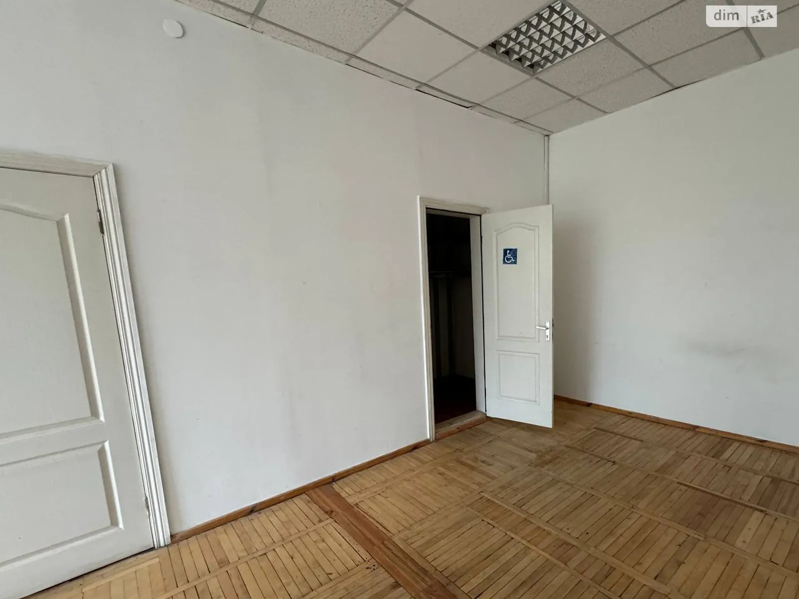 Сдается в аренду офис 31 кв. м в бизнес-центре, цена: 6500 грн - фото 1