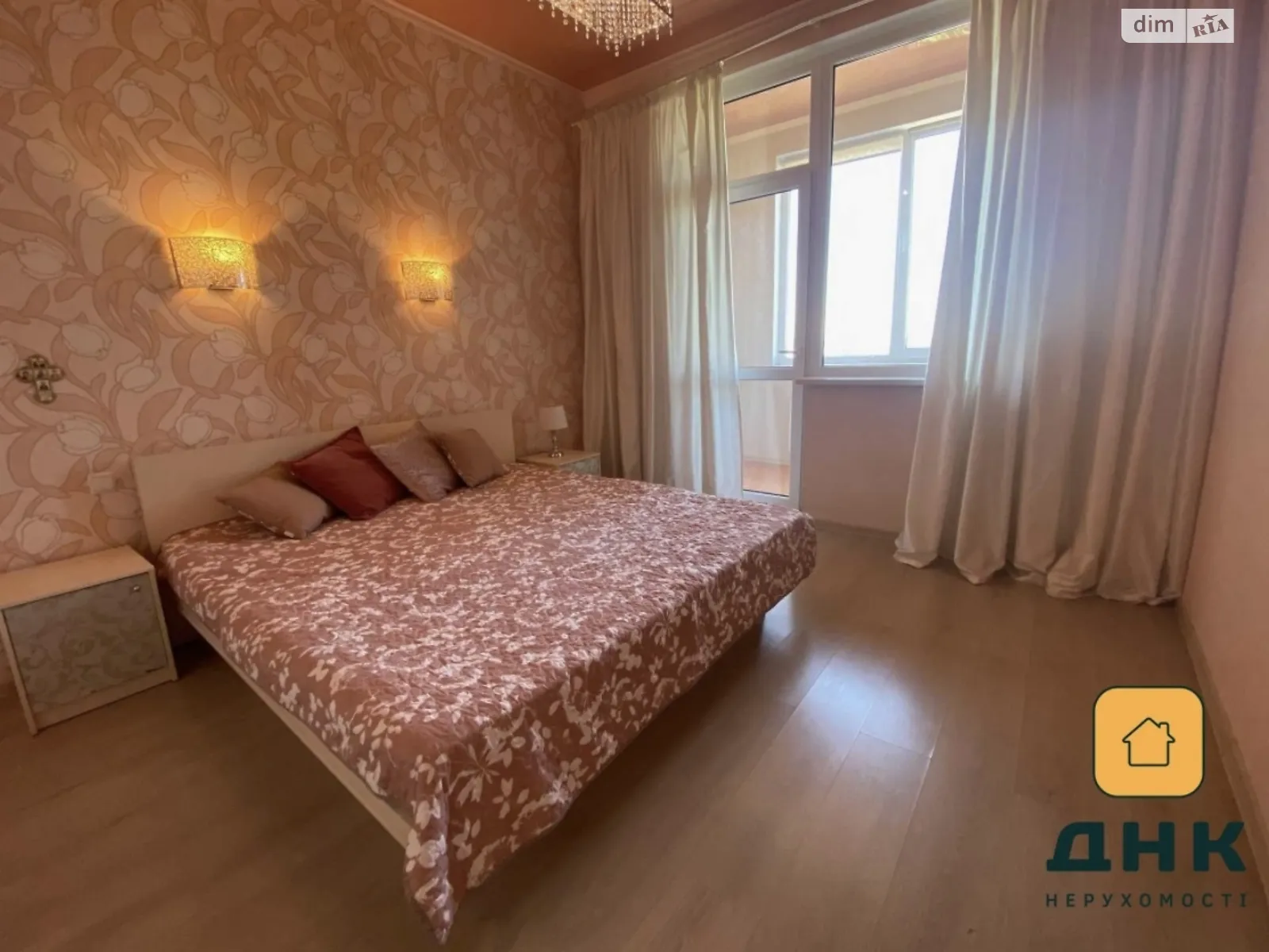 Продается 1-комнатная квартира 54 кв. м в Одессе, ул. Независимости, 11/8 - фото 1