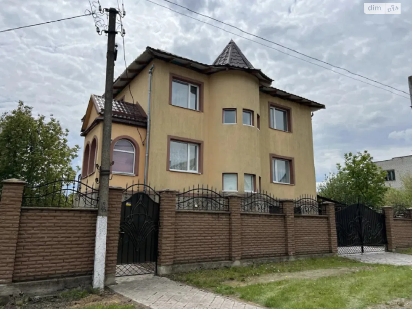 Продается дом на 3 этажа 296 кв. м с беседкой, цена: 115000 $ - фото 1