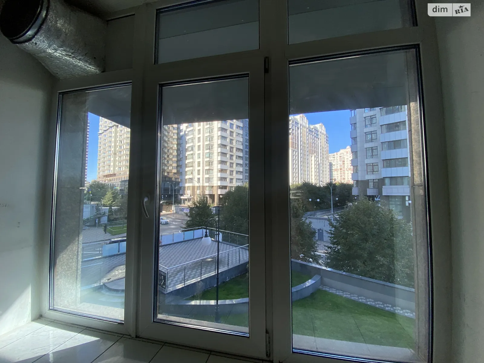 Сдается в аренду помещения свободного назначения 127 кв. м в 30-этажном здании, цена: 4500 $ - фото 1