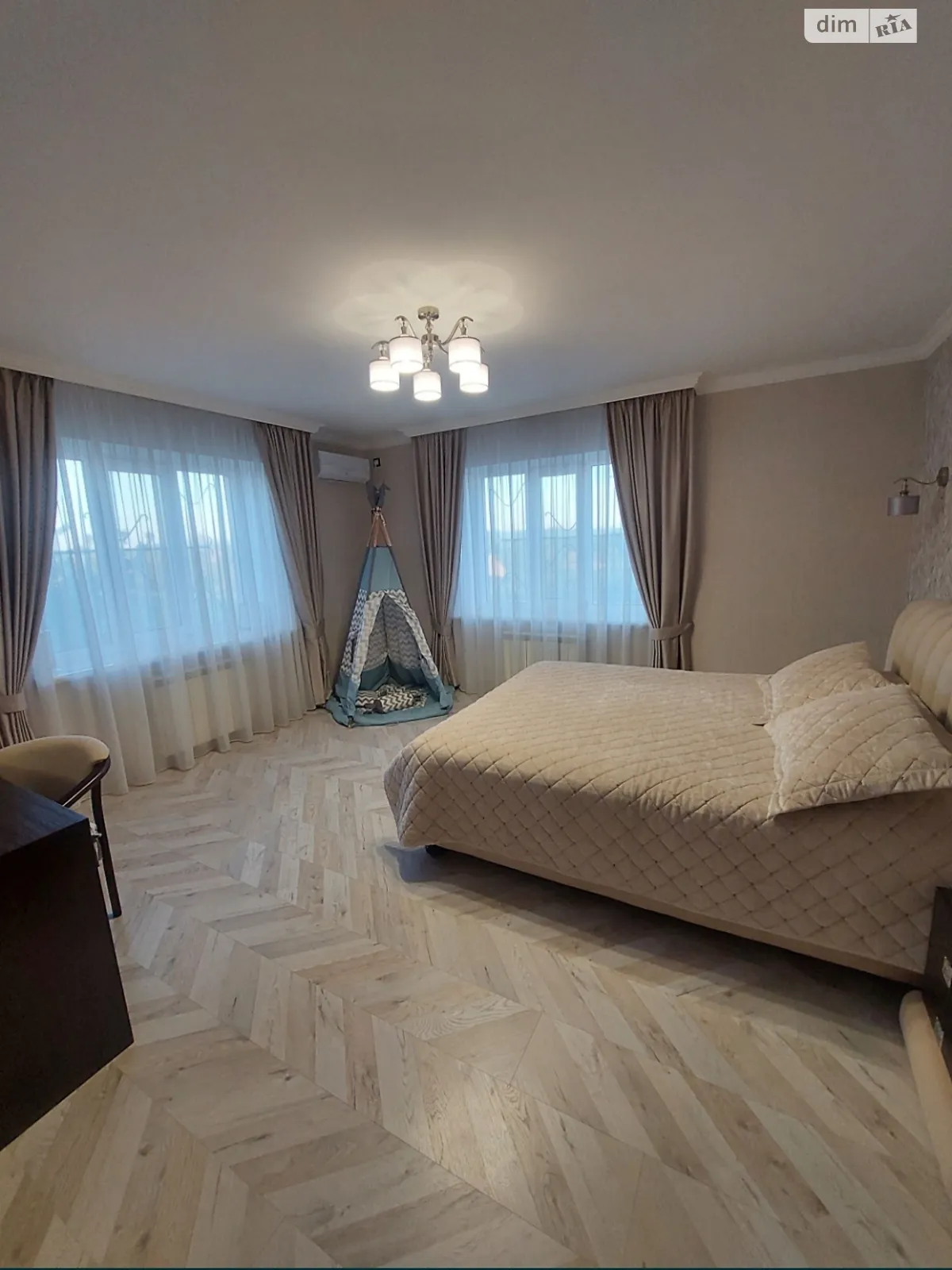 Продается дом на 2 этажа 150 кв. м с бассейном, цена: 130000 $ - фото 1