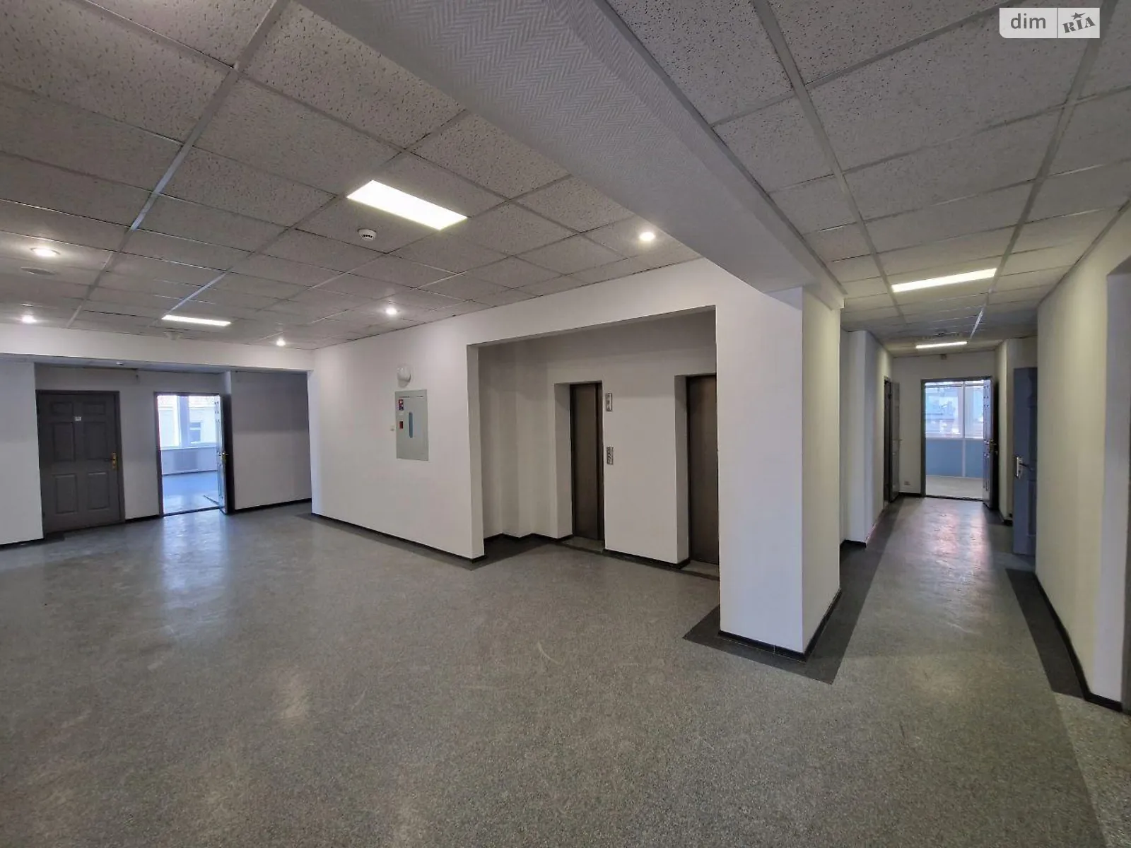 Здається в оренду офіс 710 кв. м в бізнес-центрі, цена: 12800 $ - фото 1