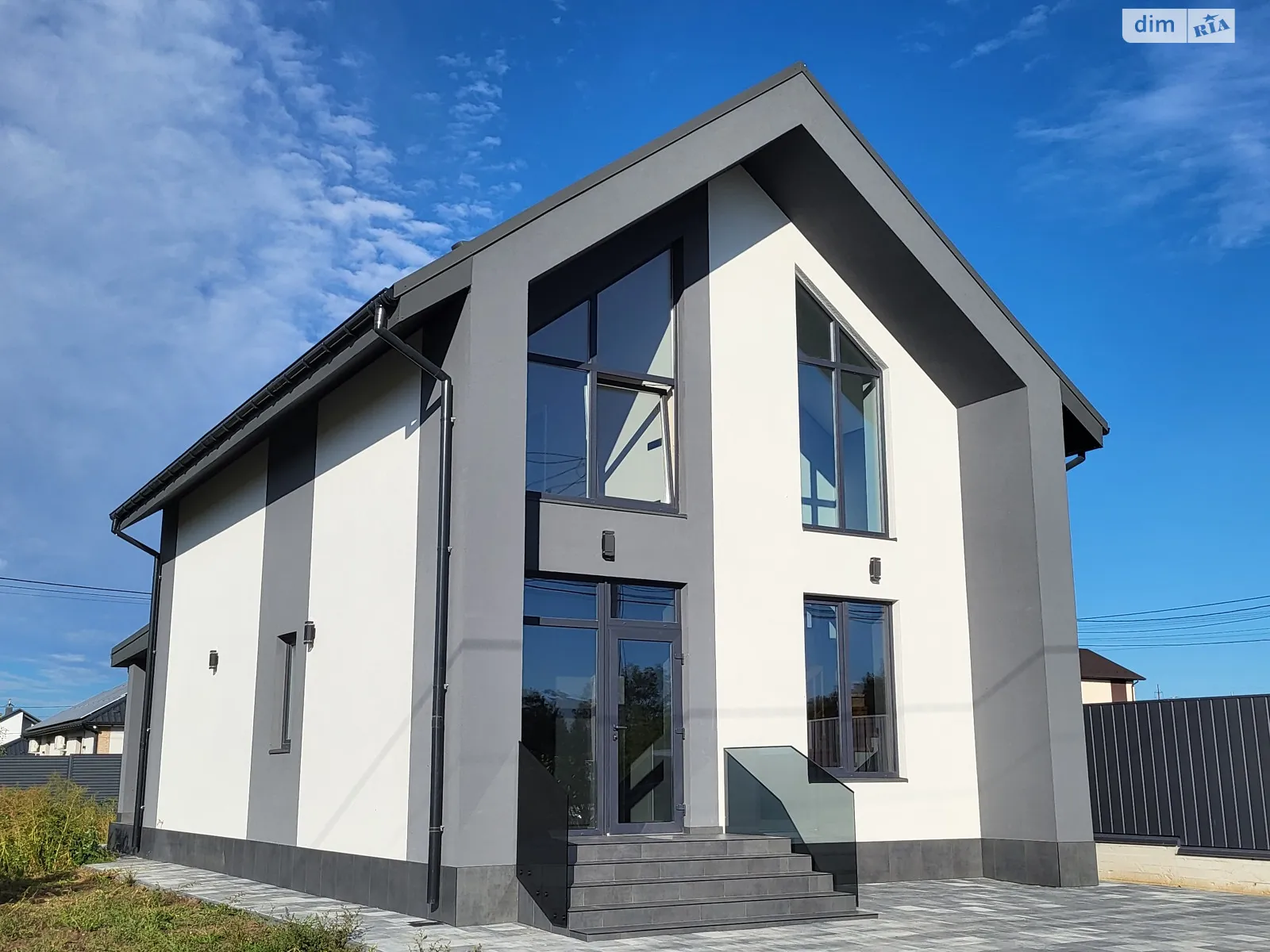 Продается дом на 2 этажа 144 кв. м с баней/сауной, цена: 205000 $ - фото 1