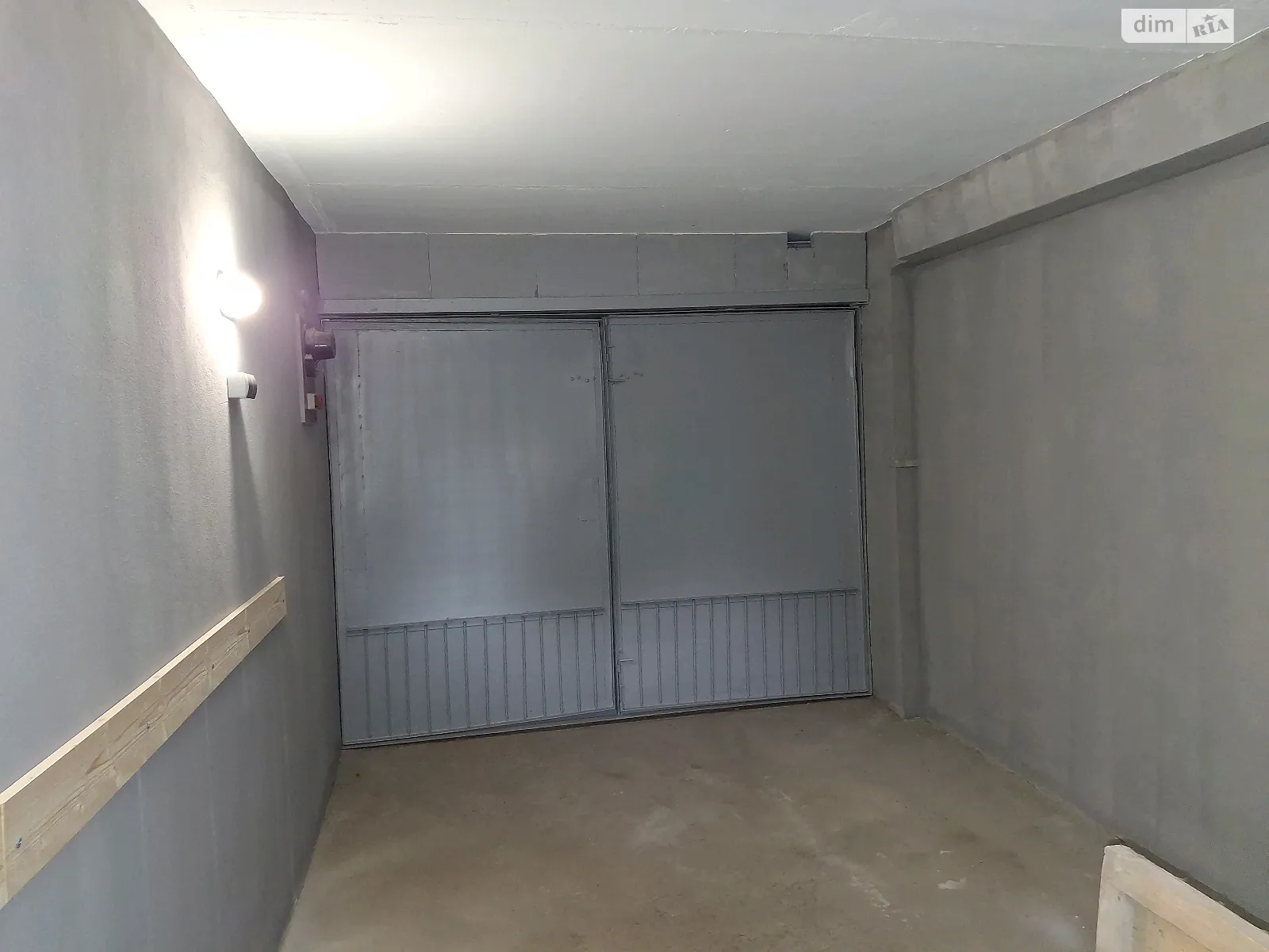 Сдается в аренду место в гаражном кооперативе под легковое авто на 17.5 кв. м, цена: 4000 грн - фото 1