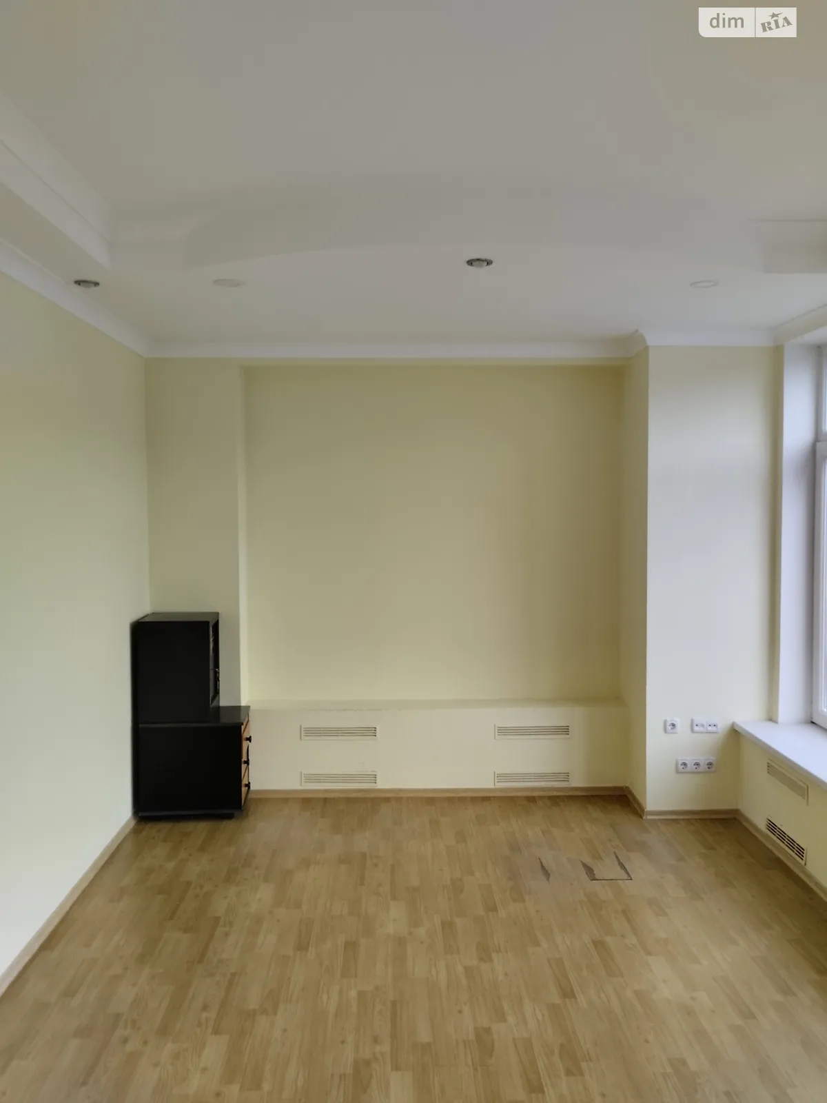 Сдается в аренду офис 73.2 кв. м в бизнес-центре, цена: 24903 грн - фото 1