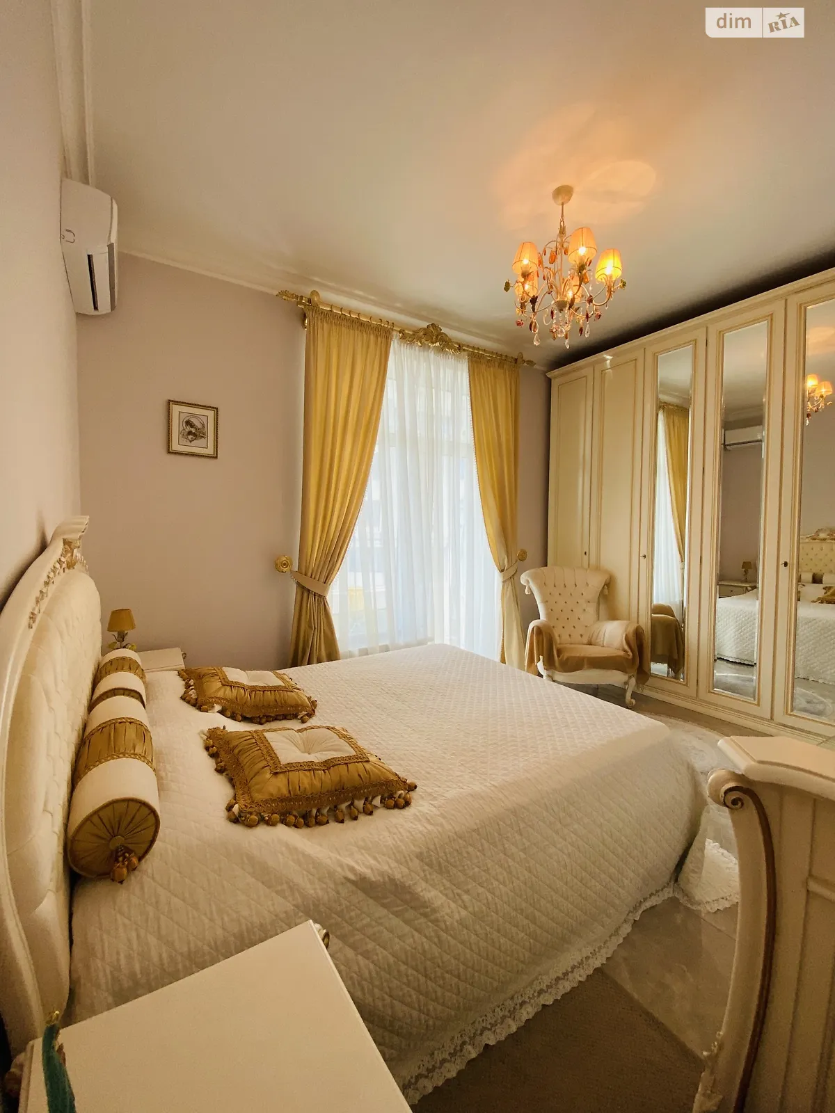 Продается 1-комнатная квартира 53.6 кв. м в Киеве, бул. Леси Украинки, 7В - фото 1