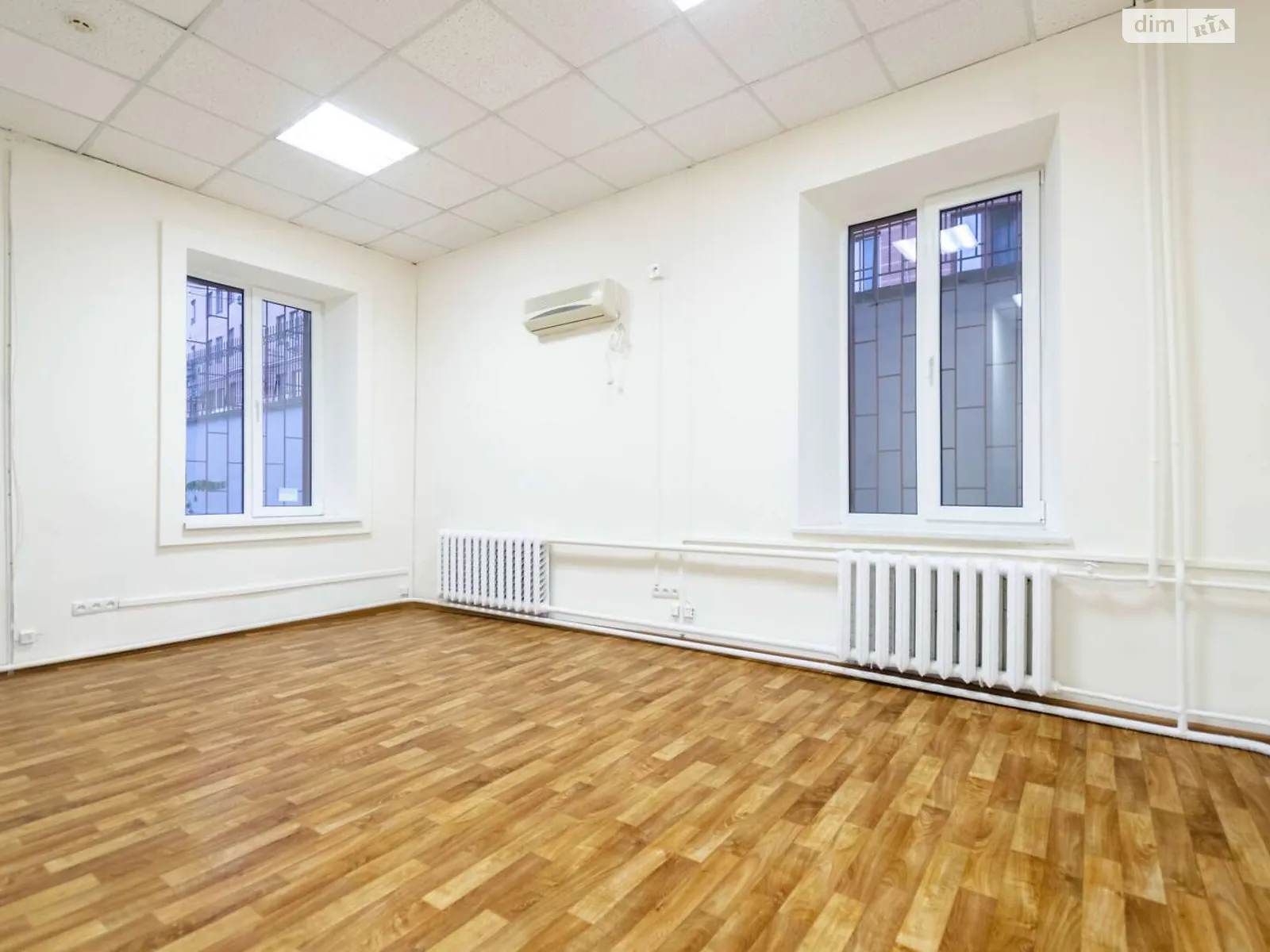 Сдается в аренду офис 33 кв. м в бизнес-центре, цена: 14850 грн - фото 1