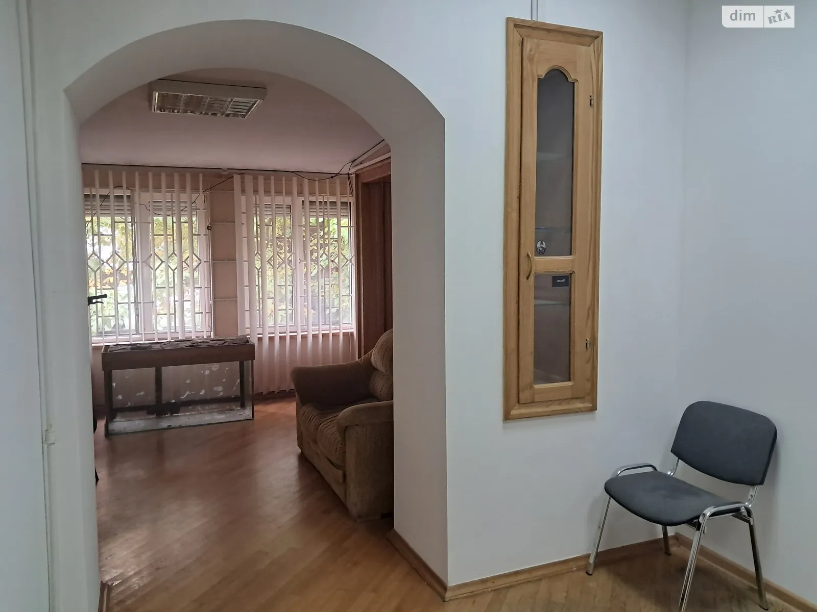 Продается офис 243 кв. м в бизнес-центре, цена: 280000 $ - фото 1