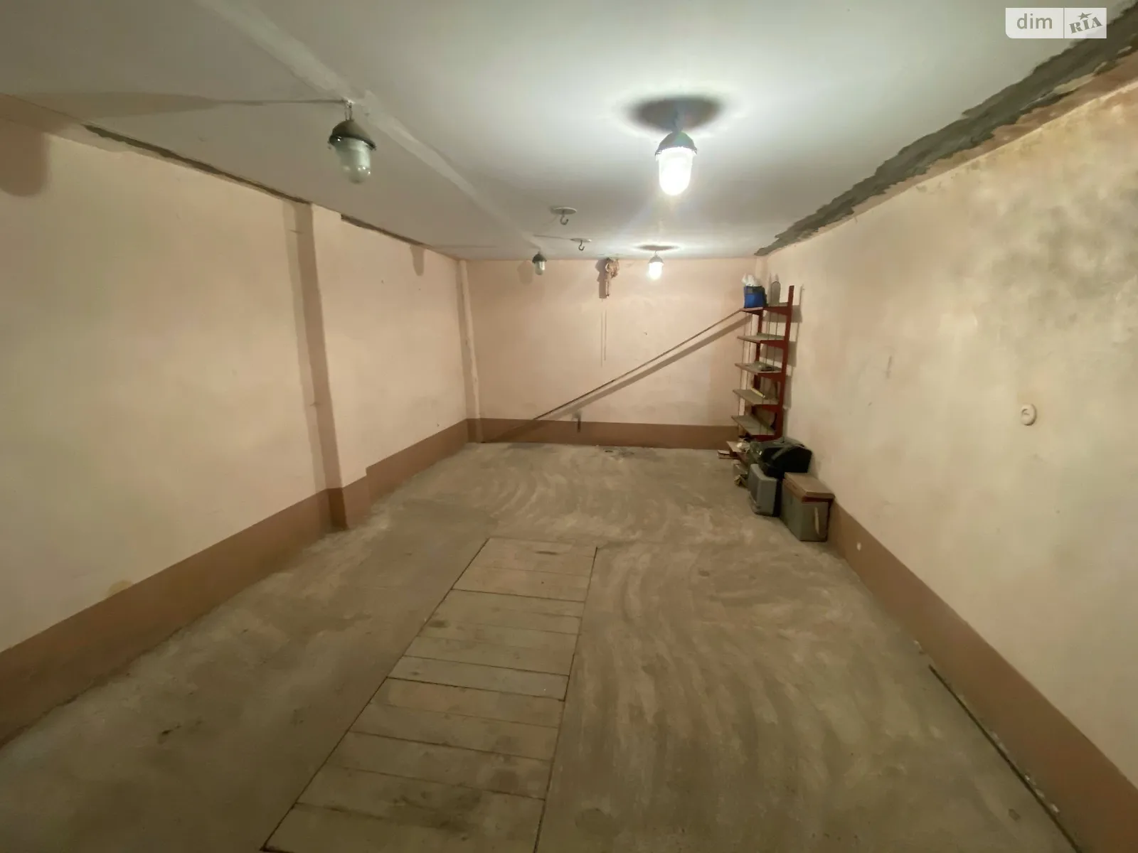Продается место в гаражном кооперативе под легковое авто на 21 кв. м, цена: 7500 $ - фото 1