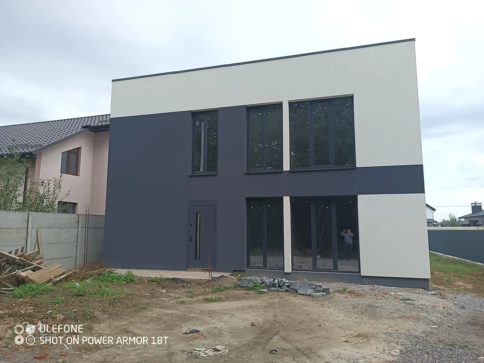 Продается дом на 2 этажа 160 кв. м с бассейном, цена: 97000 $ - фото 1