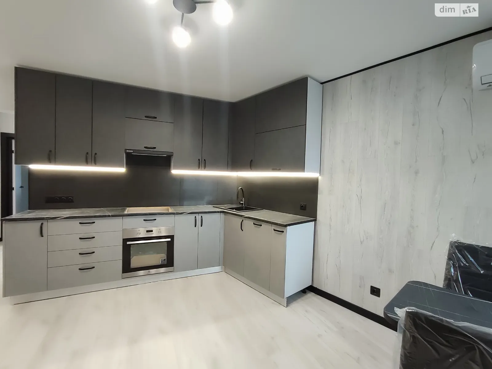 Продається 2-кімнатна квартира 56 кв. м у Житомирі, просп. Незалежності(Ватутіна), 29 - фото 1