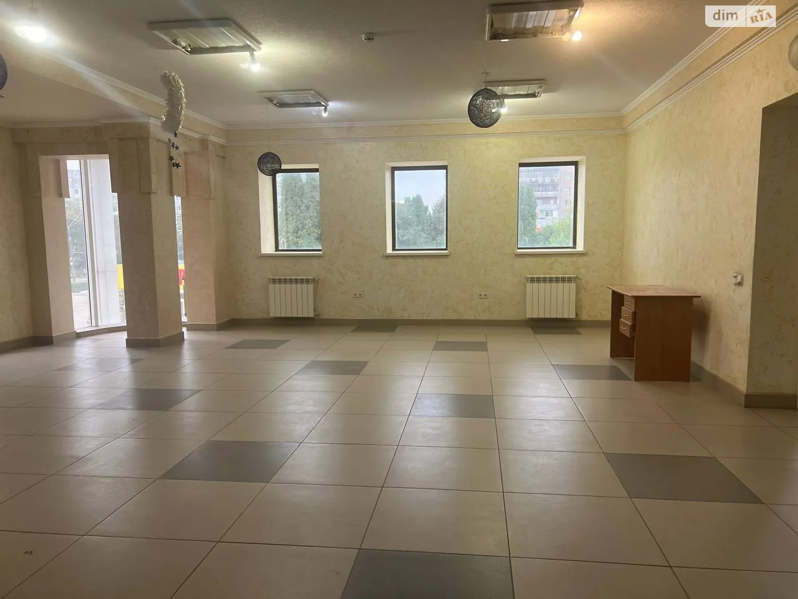 Сдается в аренду помещения свободного назначения 110 кв. м в 3-этажном здании, цена: 27500 грн - фото 1