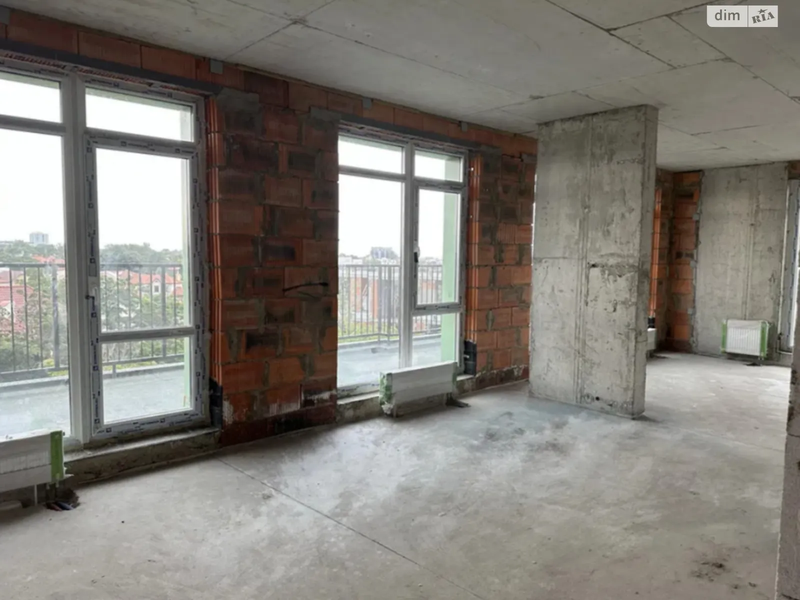 Продається 3-кімнатна квартира 190 кв. м у Одесі, вул. Дачна, 28 - фото 1