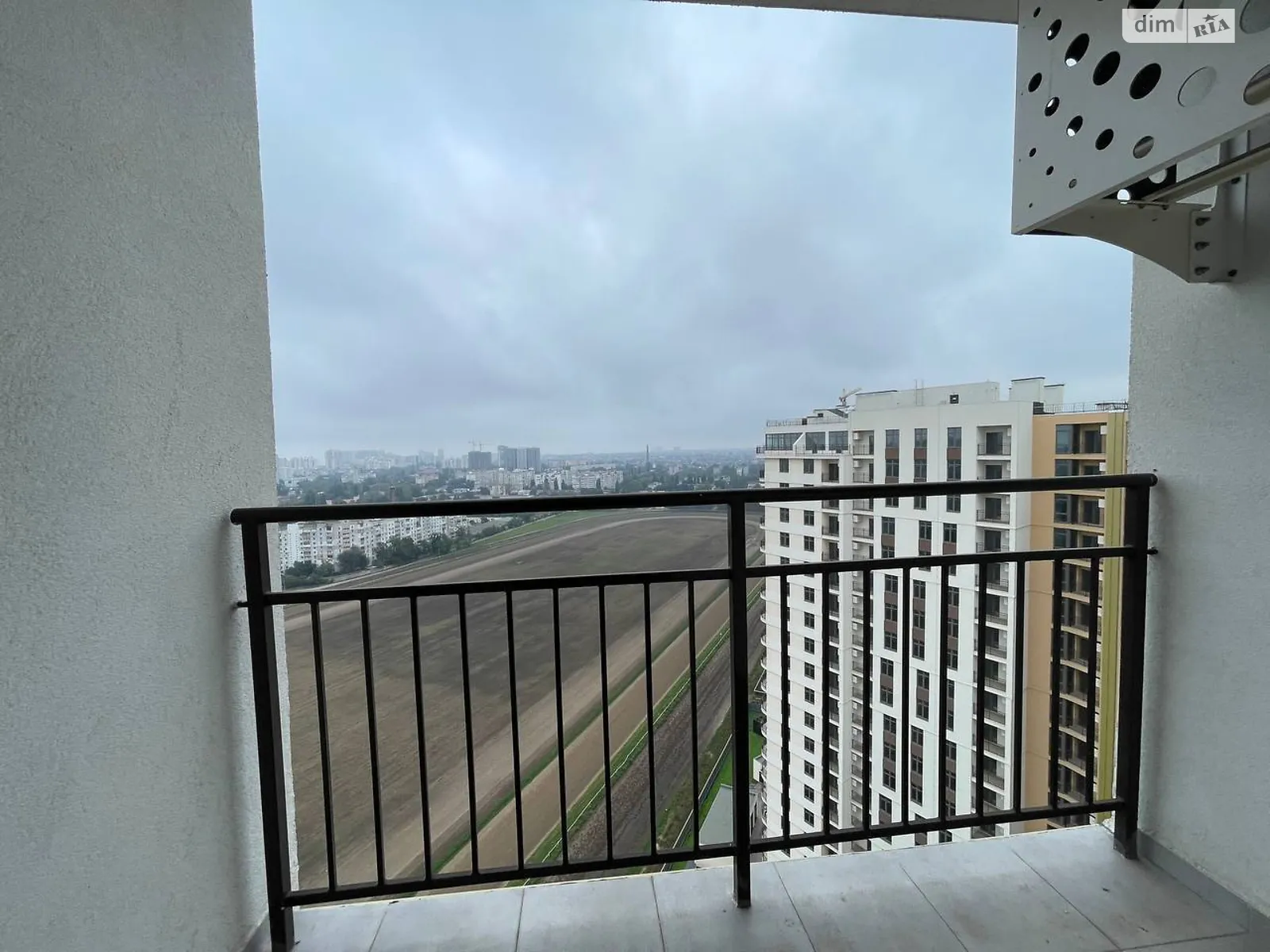 Продається 2-кімнатна квартира 78 кв. м у Одесі, вул. Краснова, 3 корпус 61 - фото 1