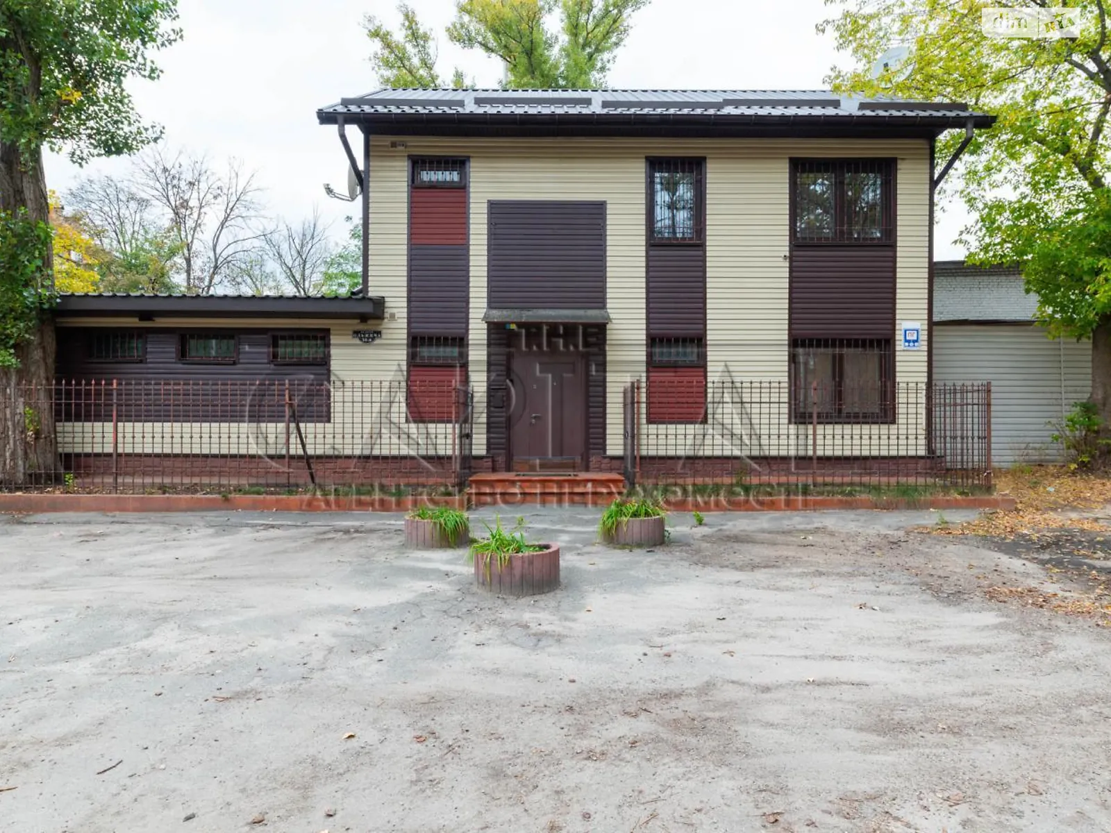 Сдается в аренду дом на 2 этажа 200 кв. м с балконом, цена: 1800 $ - фото 1