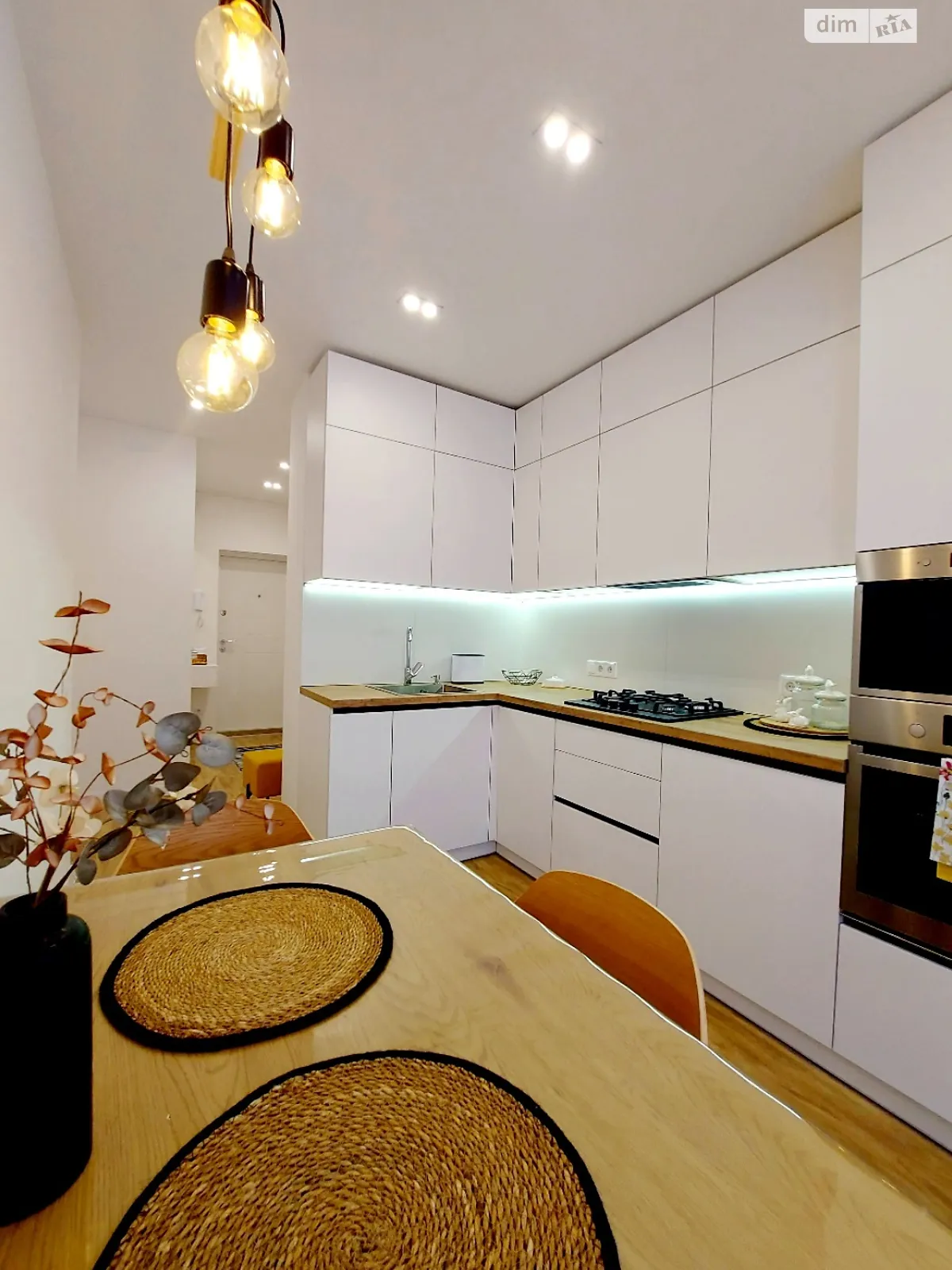 Сдается в аренду 1-комнатная квартира 45 кв. м в Львове, ул. Круглая, 15 - фото 1