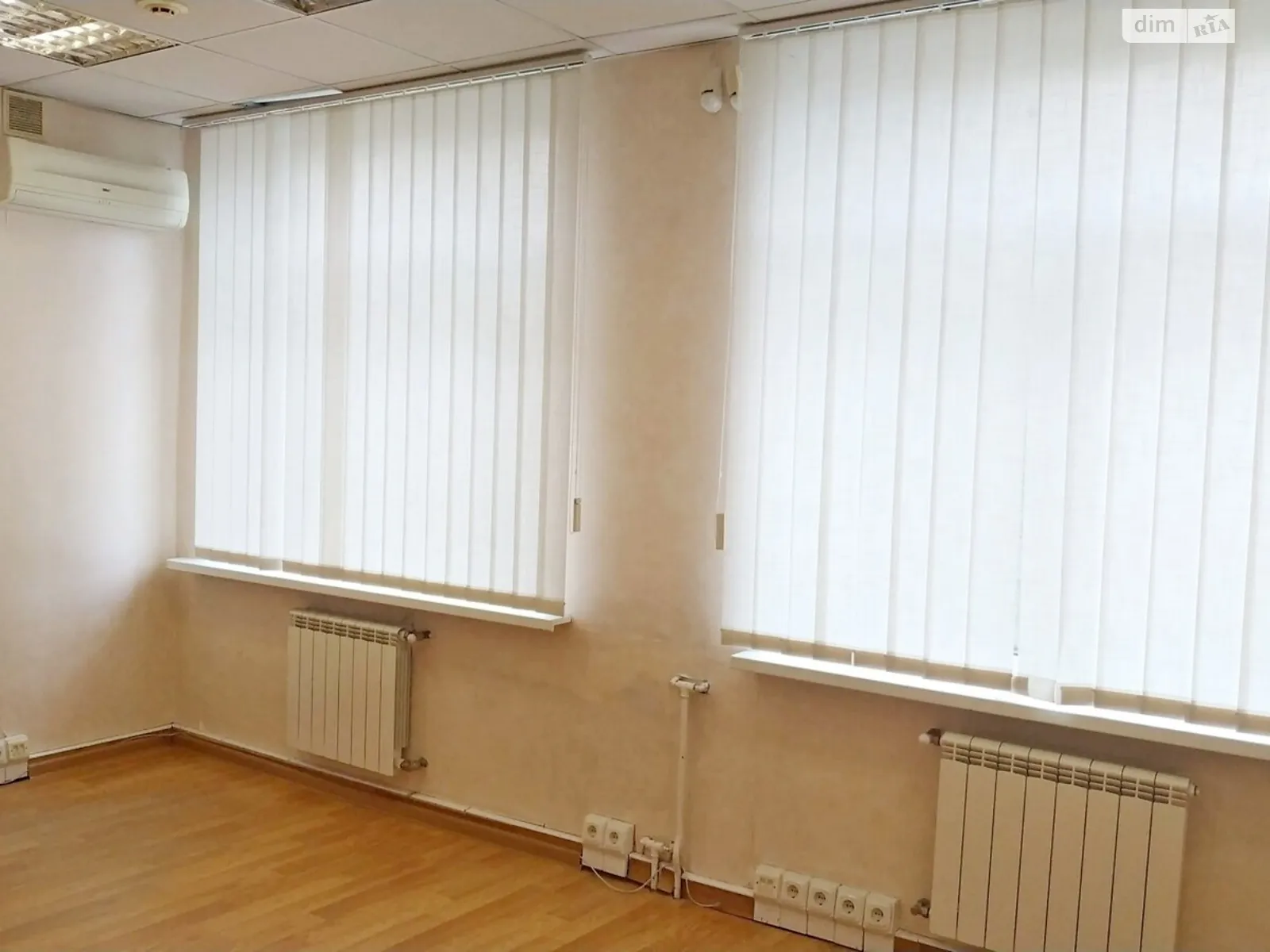 Сдается в аренду офис 24 кв. м в бизнес-центре, цена: 14710 грн - фото 1