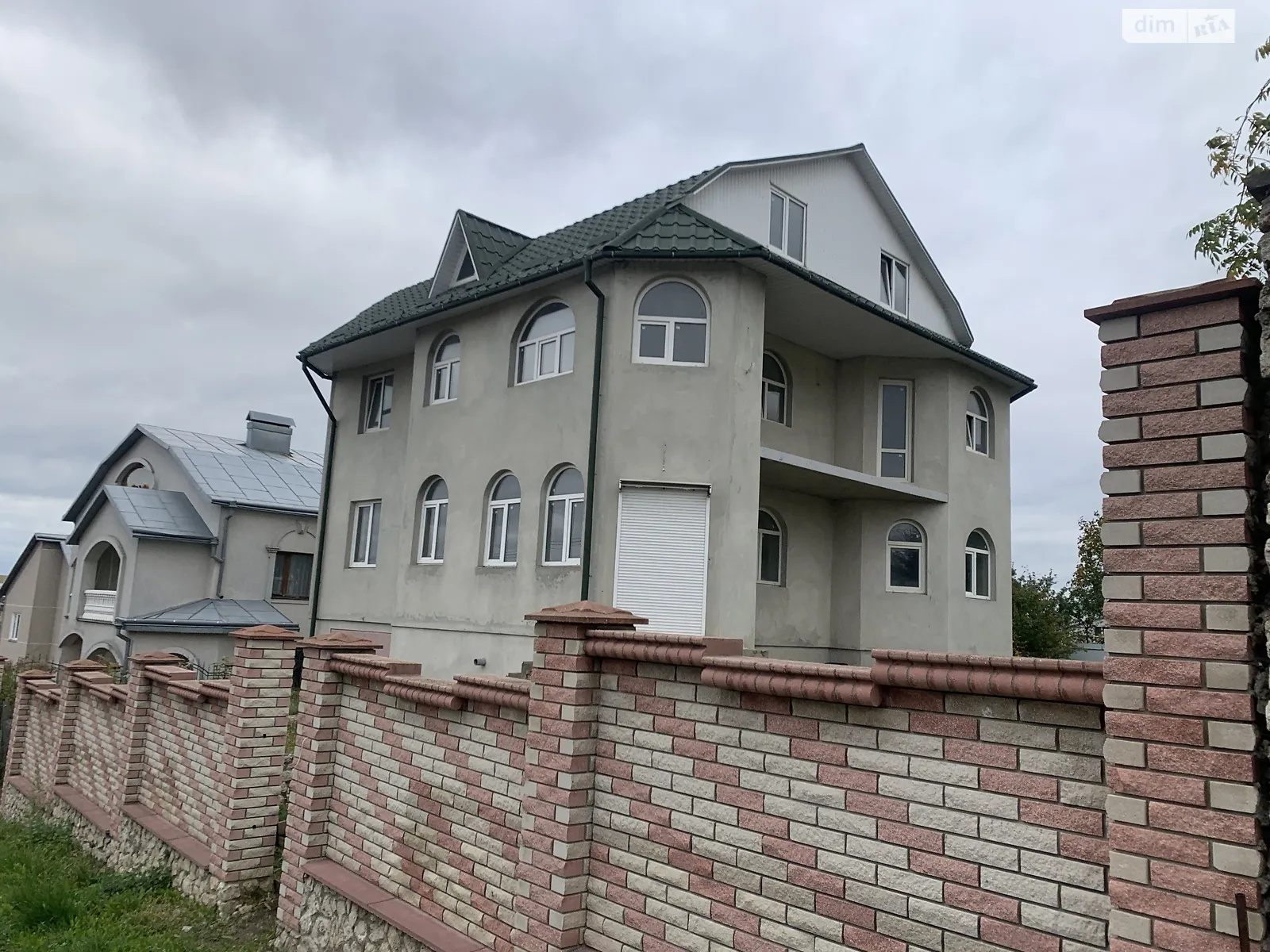 Продается дом на 2 этажа 264 кв. м с верандой, цена: 135000 $ - фото 1