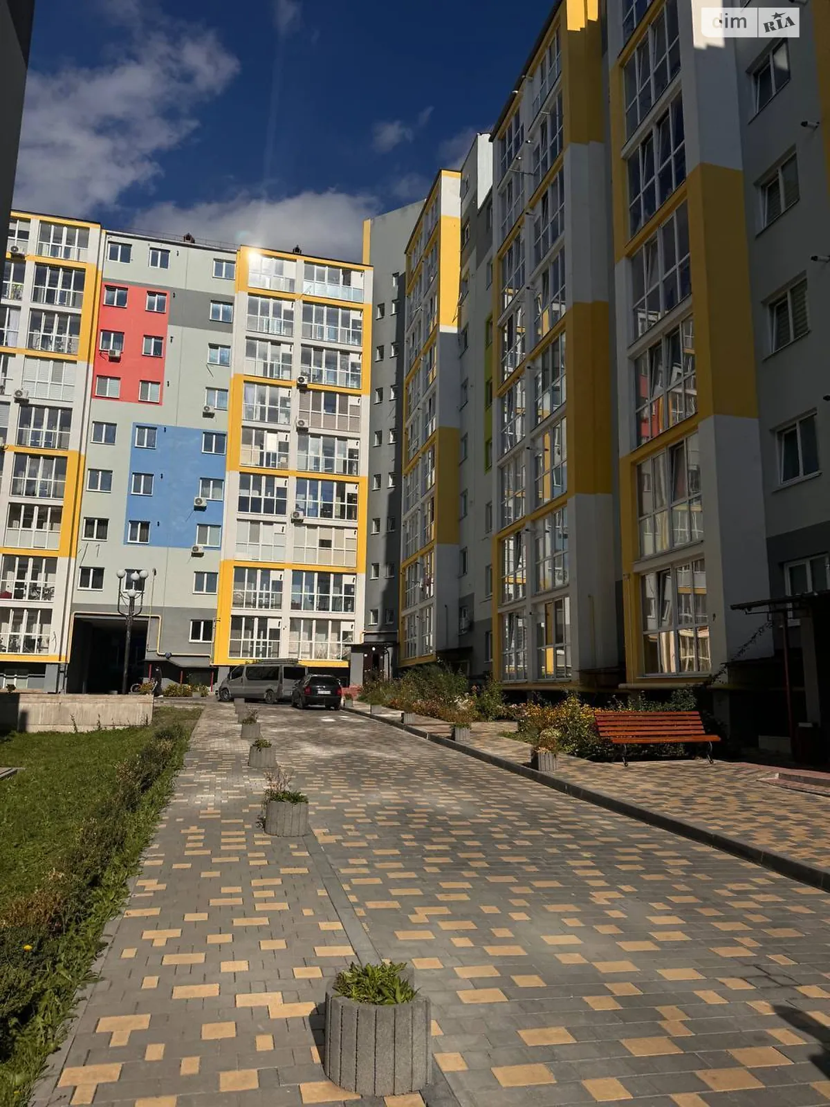 Продается 2-комнатная квартира 66.7 кв. м в Зарванцах, ул. Одесская, 3/10 - фото 1