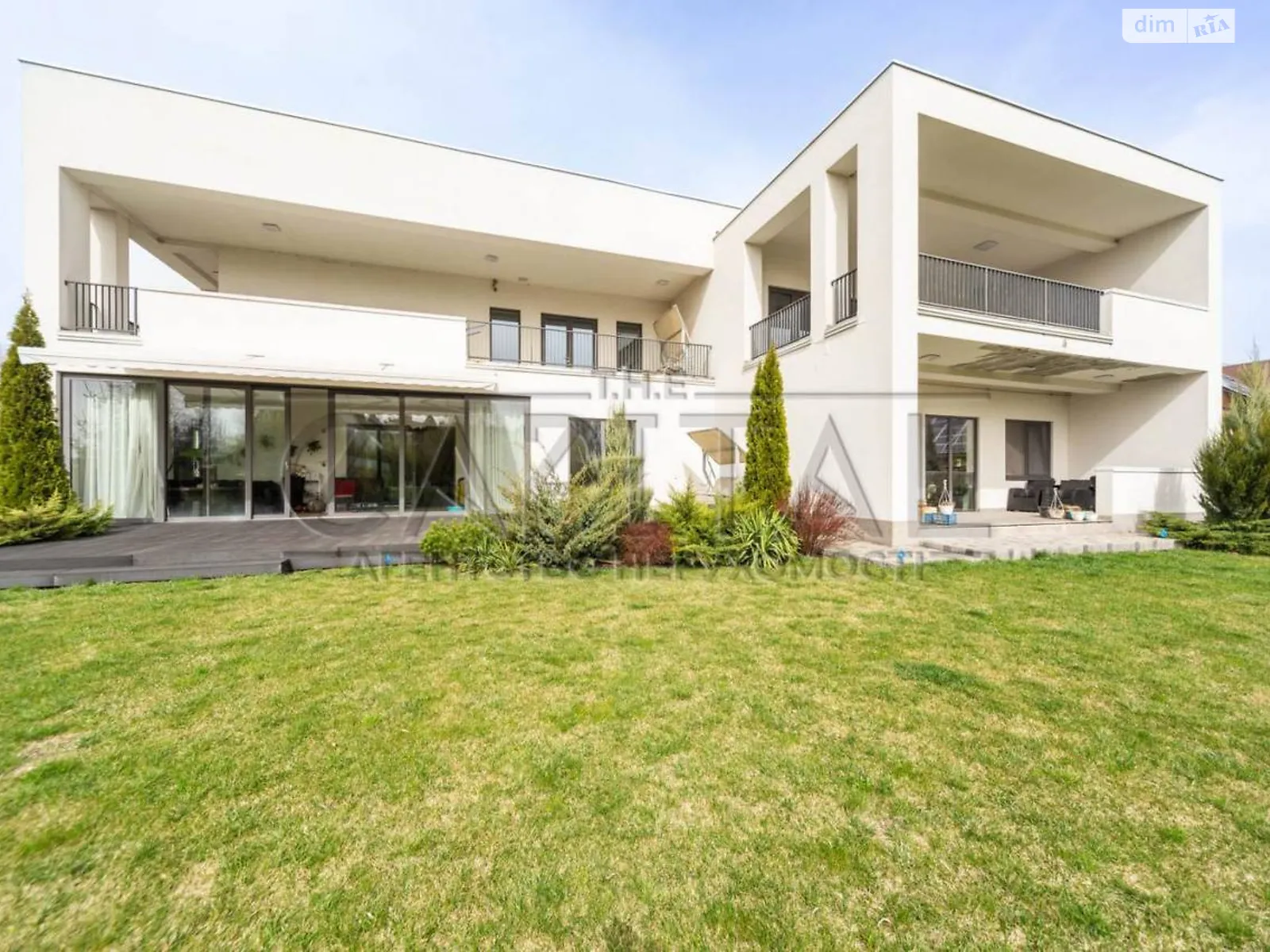 Сдается в аренду дом на 2 этажа 700 кв. м с камином, цена: 8000 $ - фото 1
