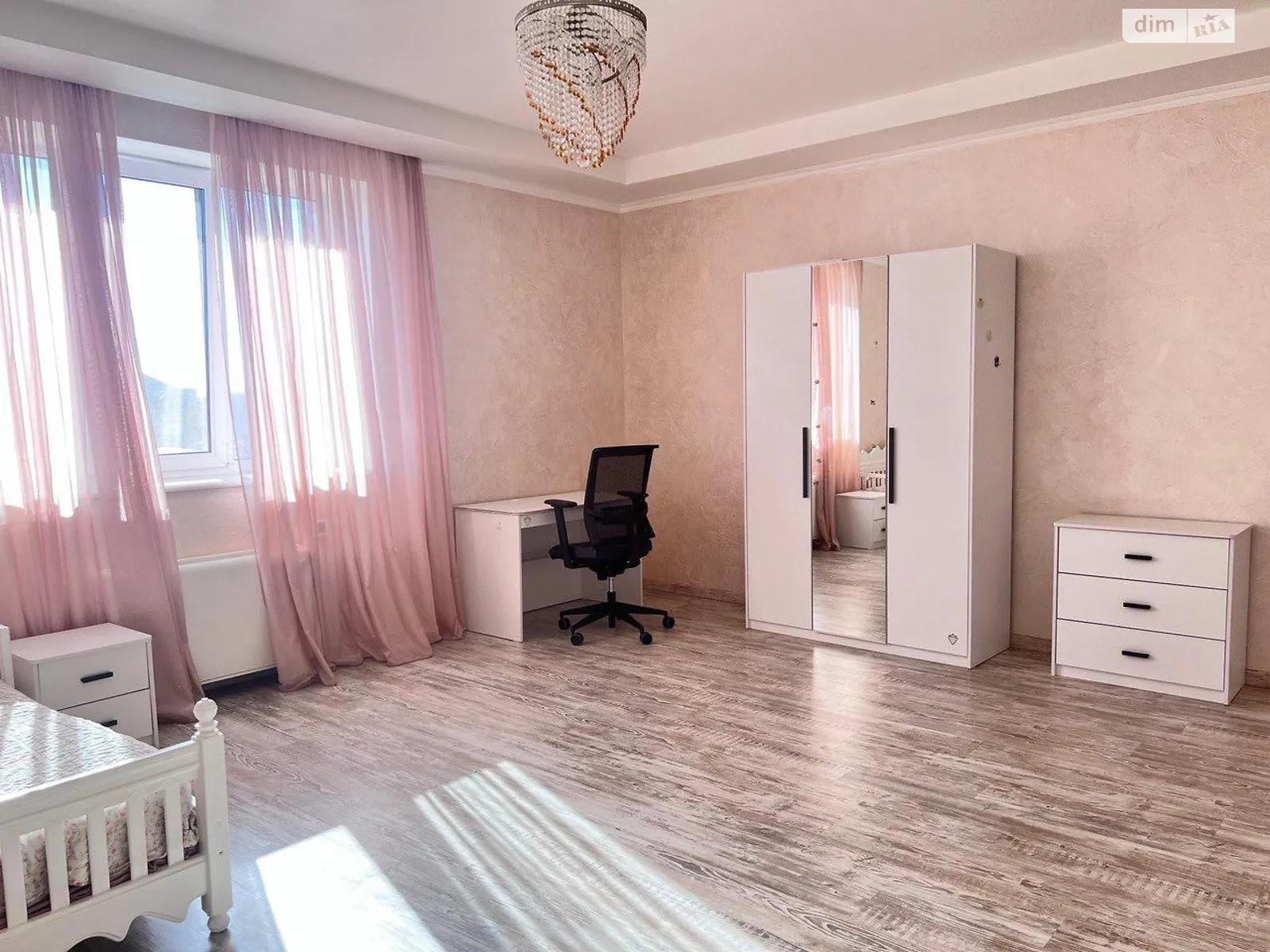 Сдается в аренду дом на 3 этажа 500 кв. м с садом, цена: 2700 $ - фото 1