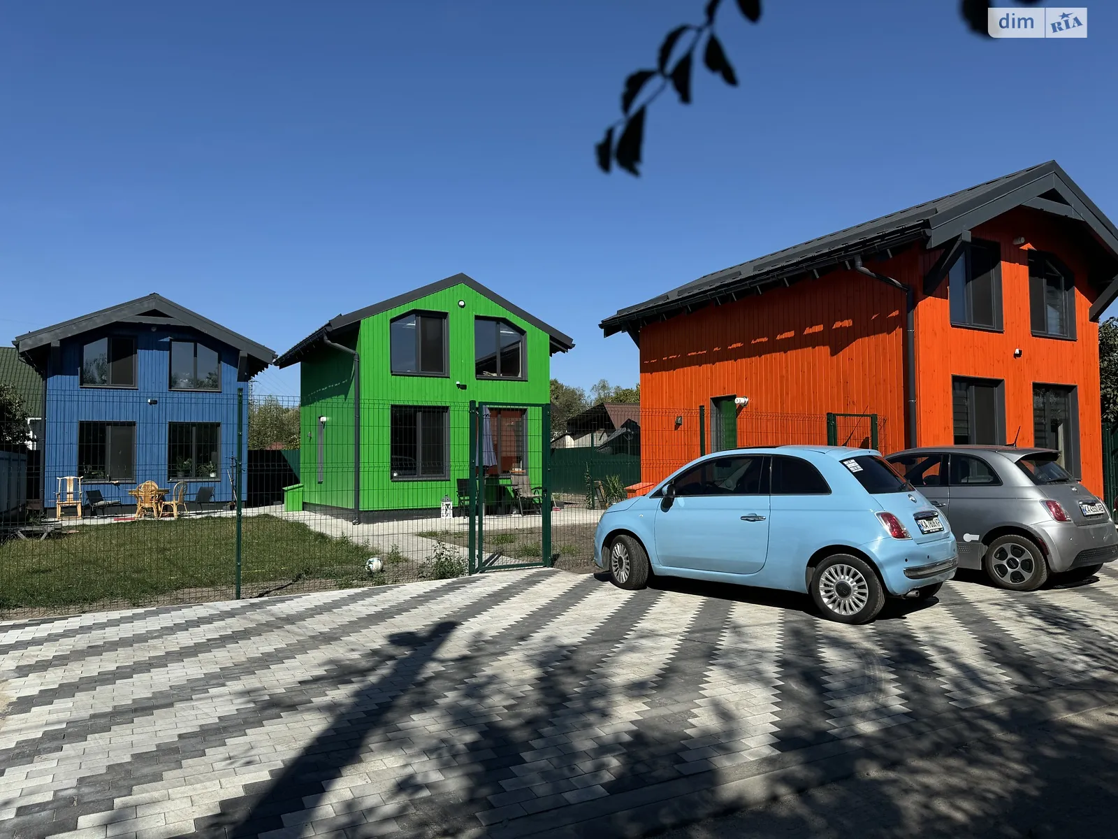 Сдается в аренду дом на 2 этажа 52 кв. м с гаражом, цена: 950 $ - фото 1