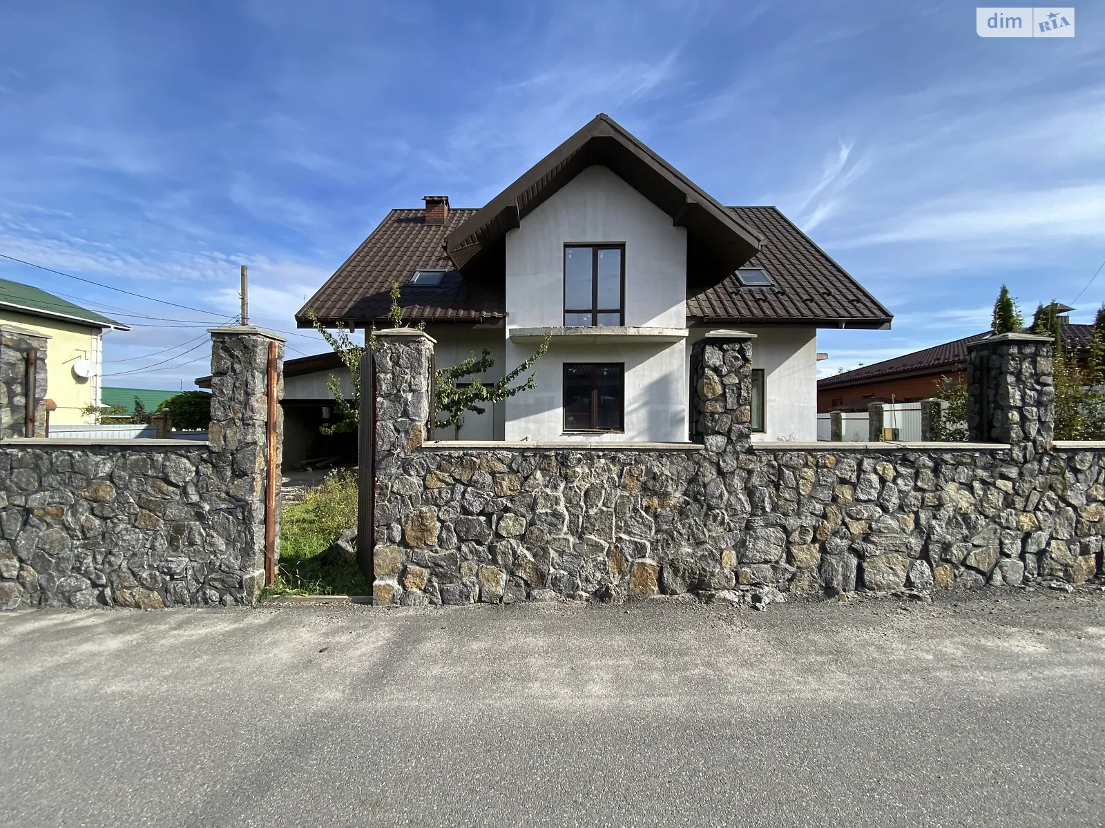 Продается дом на 2 этажа 165 кв. м с камином, цена: 135000 $ - фото 1