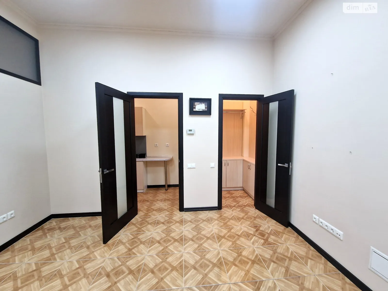 Сдается в аренду офис 58 кв. м в бизнес-центре, цена: 20734 грн - фото 1