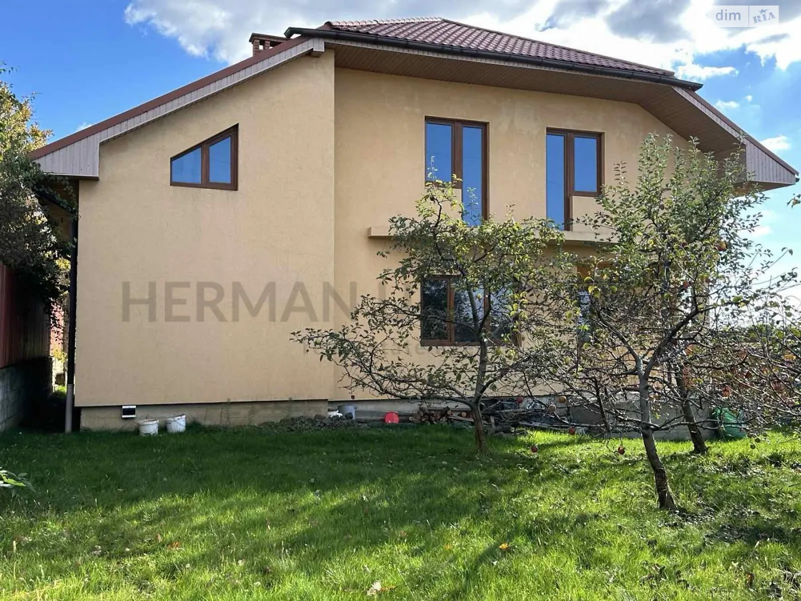 Продается дом на 2 этажа 220 кв. м с баней/сауной, цена: 130000 $ - фото 1
