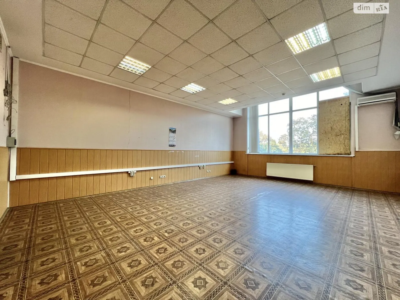 Сдается в аренду помещения свободного назначения 47.3 кв. м в 4-этажном здании, цена: 5676 грн - фото 1