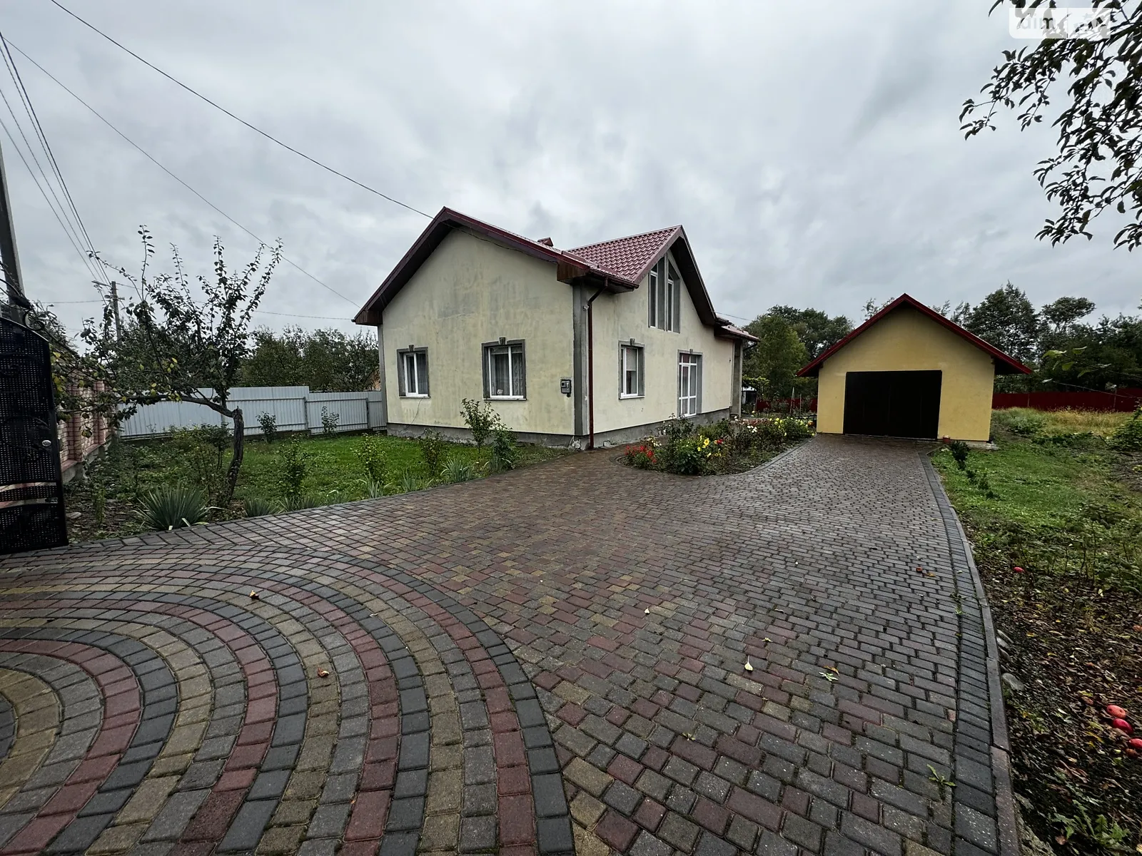 Продается дом на 2 этажа 220 кв. м с баней/сауной, цена: 69000 $ - фото 1