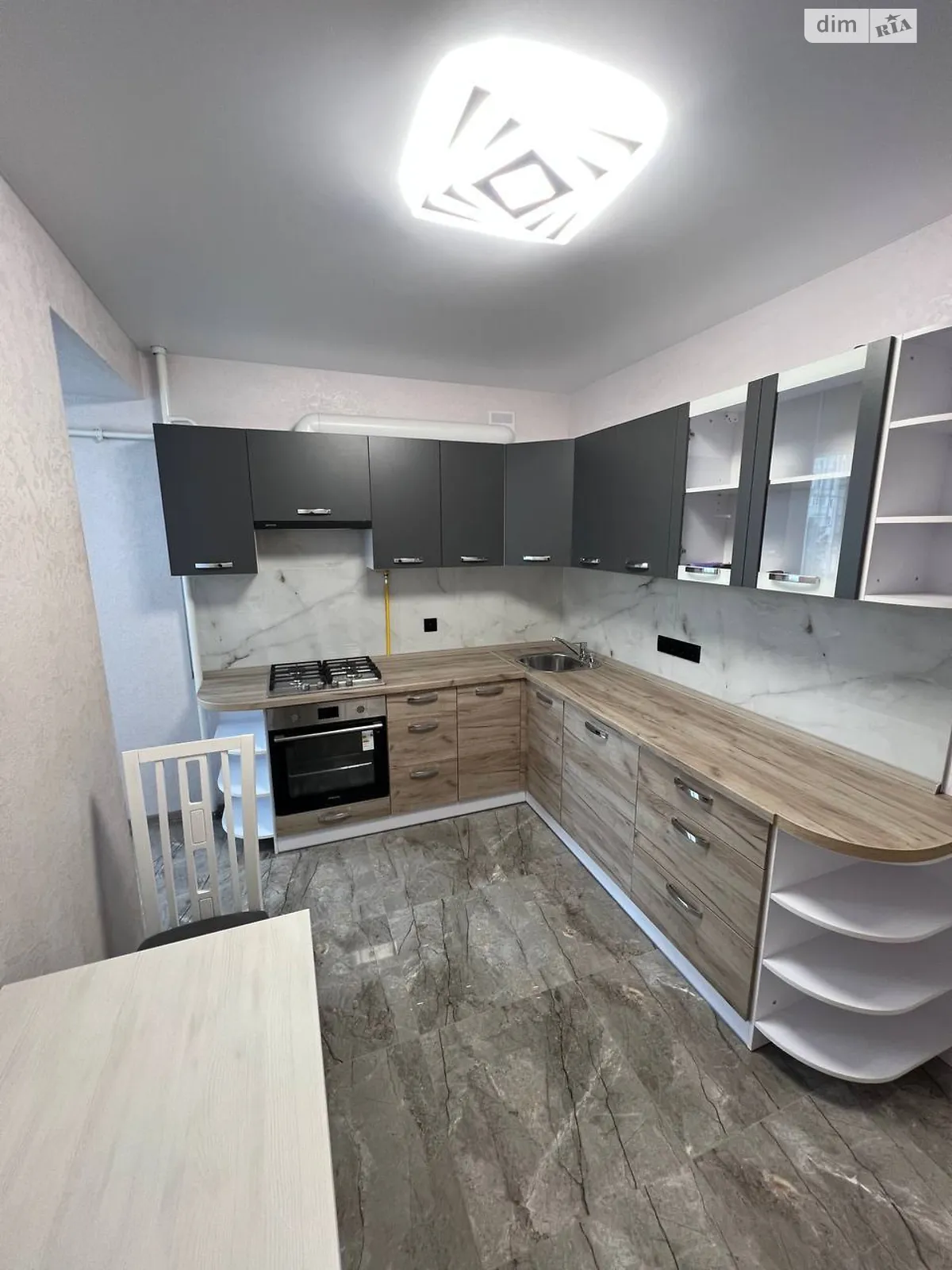 Продается 2-комнатная квартира 61.9 кв. м в Ивано-Франковске, ул. Галицкая - фото 1