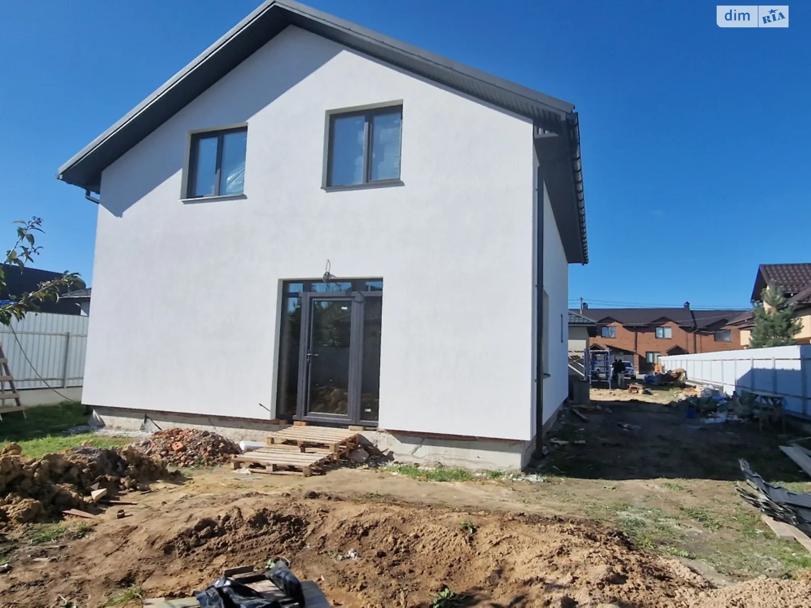 Продается дом на 2 этажа 135 кв. м с гаражом, цена: 98000 $ - фото 1