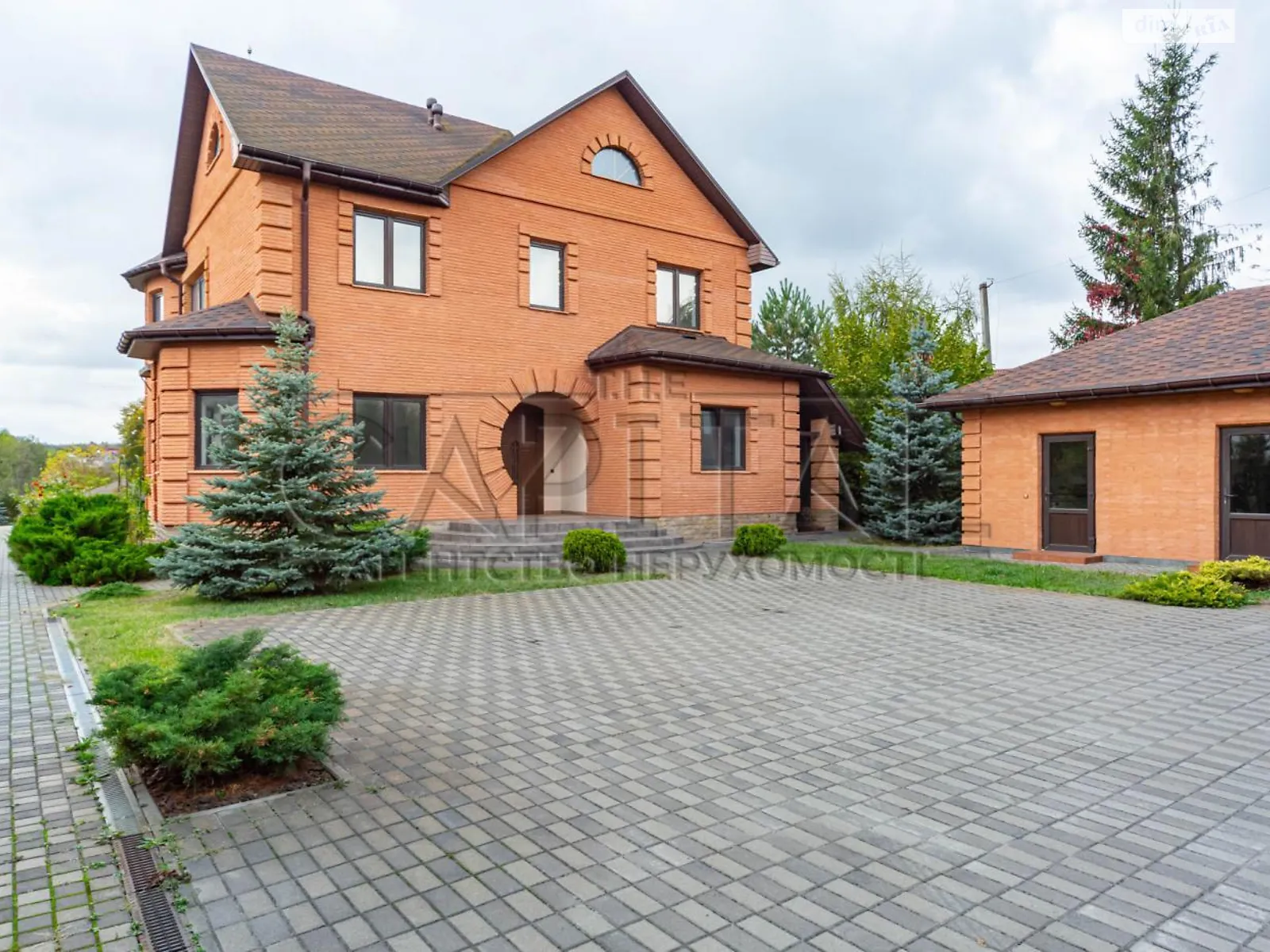 Продается дом на 2 этажа 420 кв. м с садом, цена: 529999 $ - фото 1