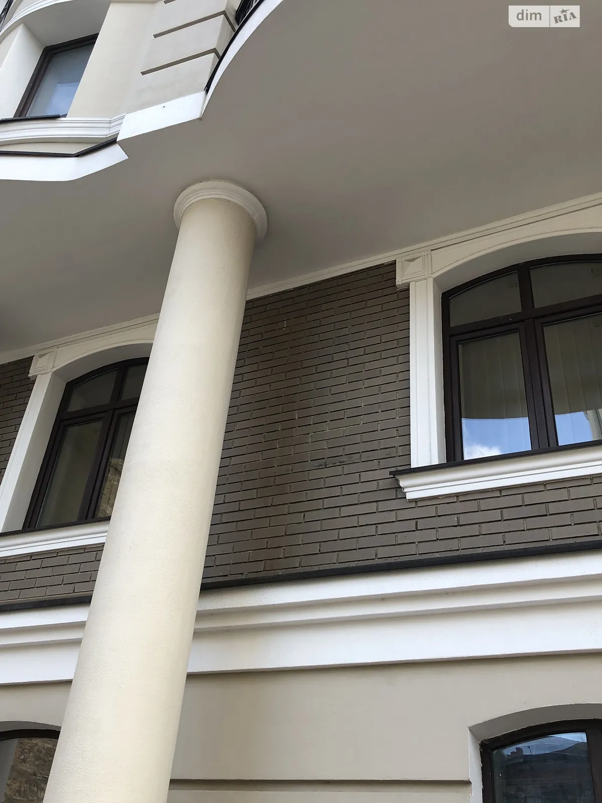 Сдается в аренду офис 45 кв. м в бизнес-центре, цена: 600 $ - фото 1