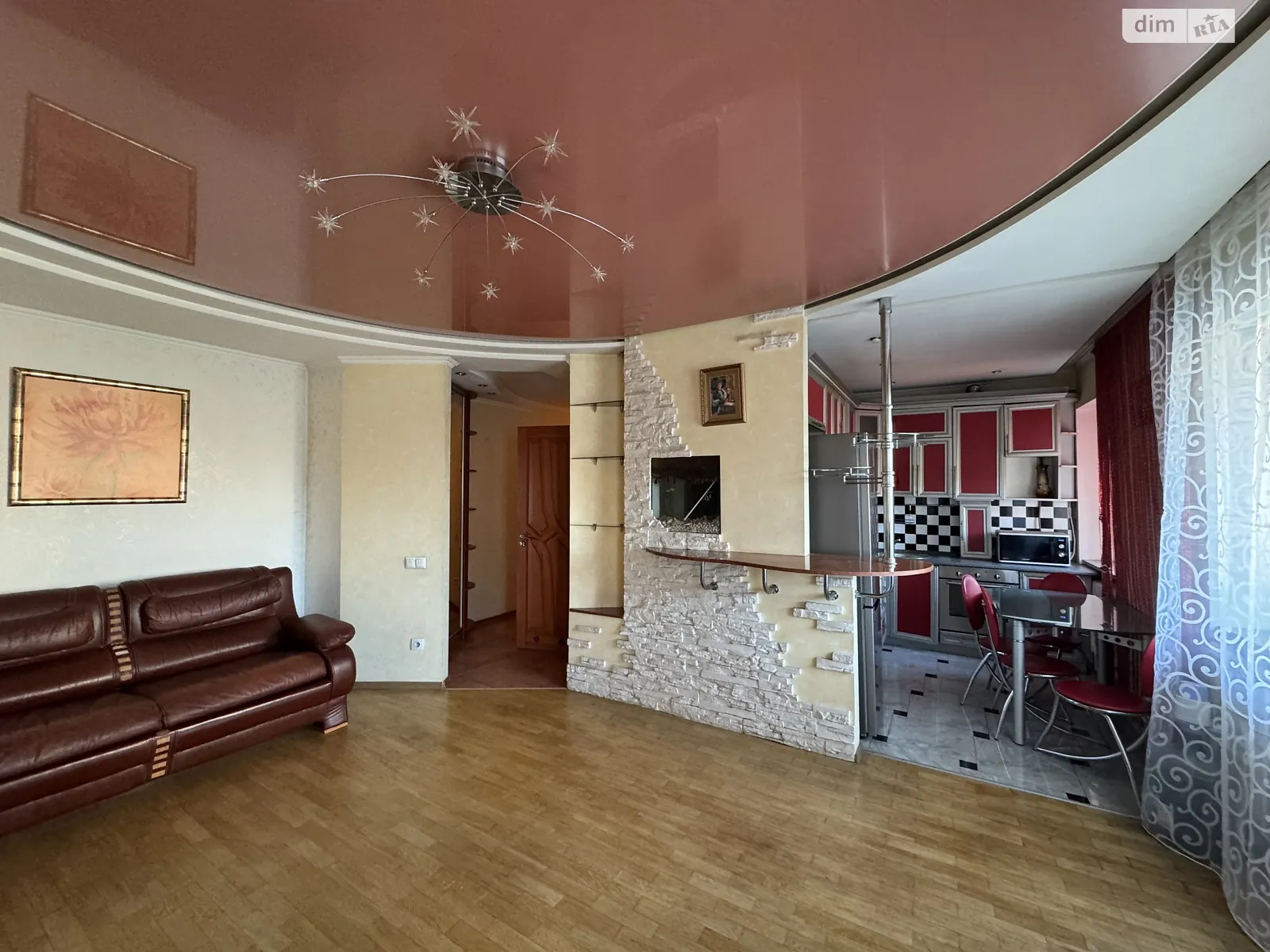 Продается 2-комнатная квартира 65 кв. м в Ровно, ул. Парковая - фото 1