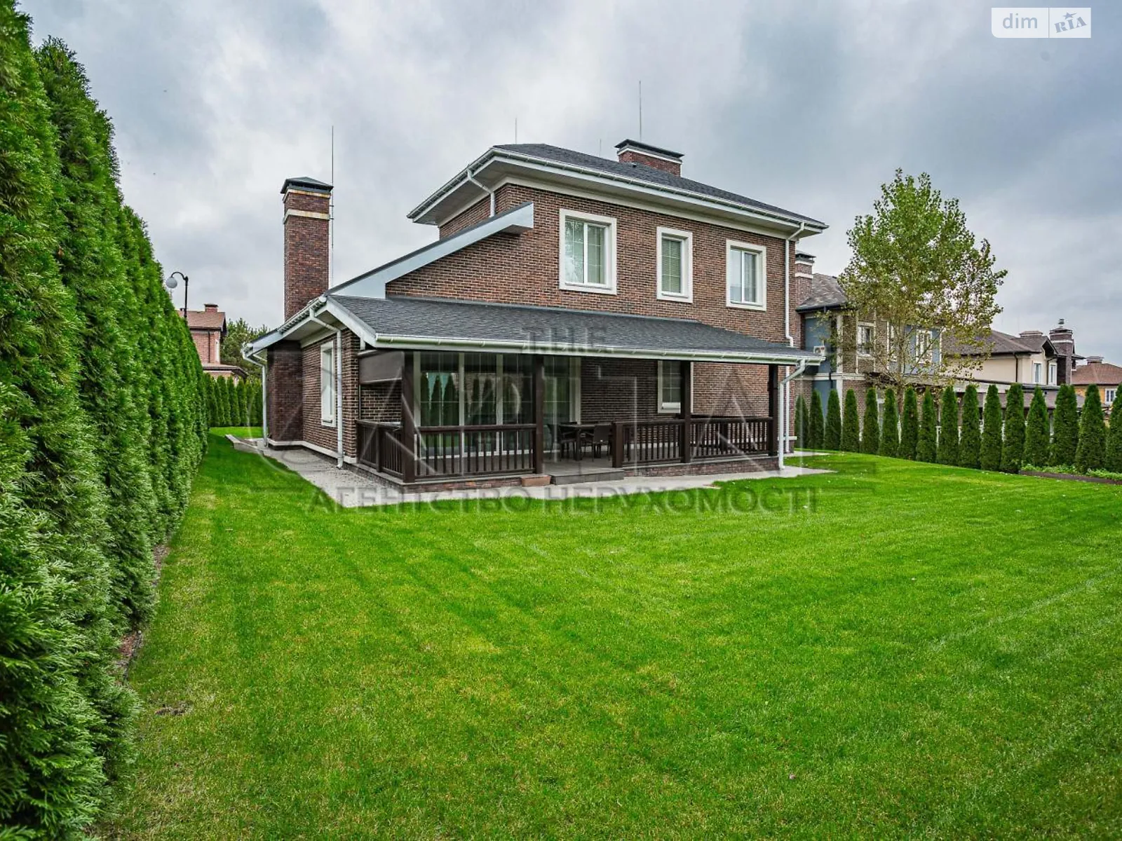 Сдается в аренду дом на 2 этажа 286 кв. м с балконом, цена: 3800 $ - фото 1