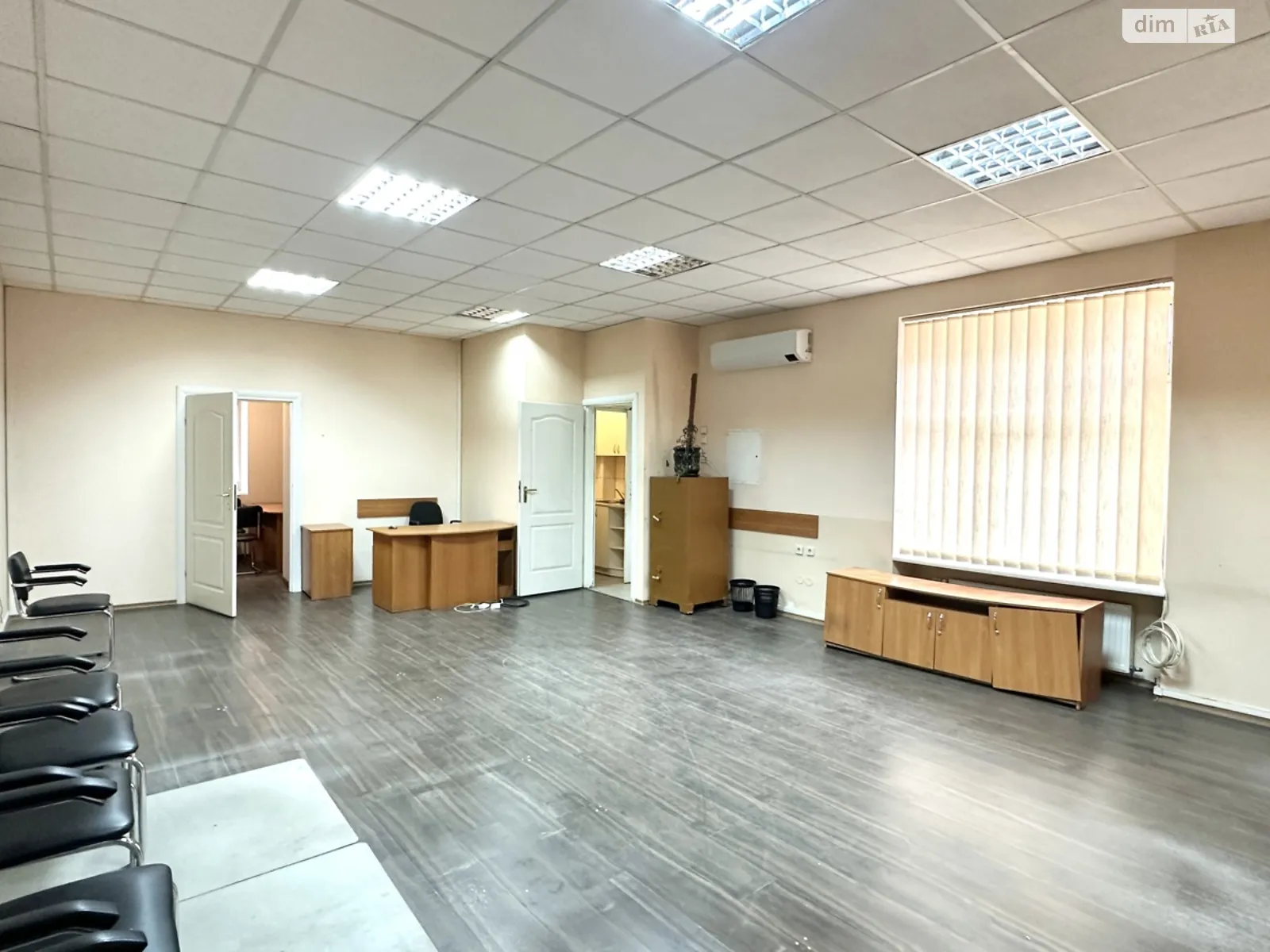 Здається в оренду офіс 70 кв. м в бізнес-центрі, цена: 490 $ - фото 1