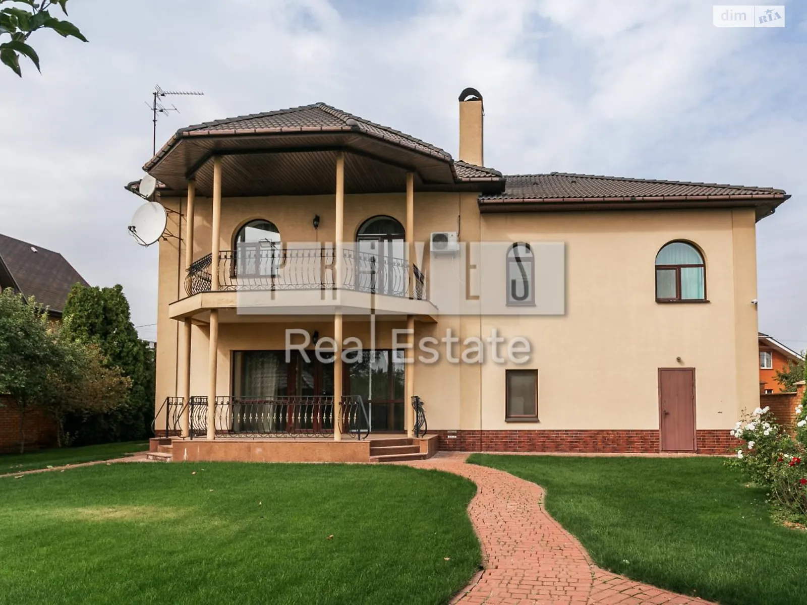 Сдается в аренду дом на 2 этажа 287.4 кв. м с участком, цена: 2200 $ - фото 1