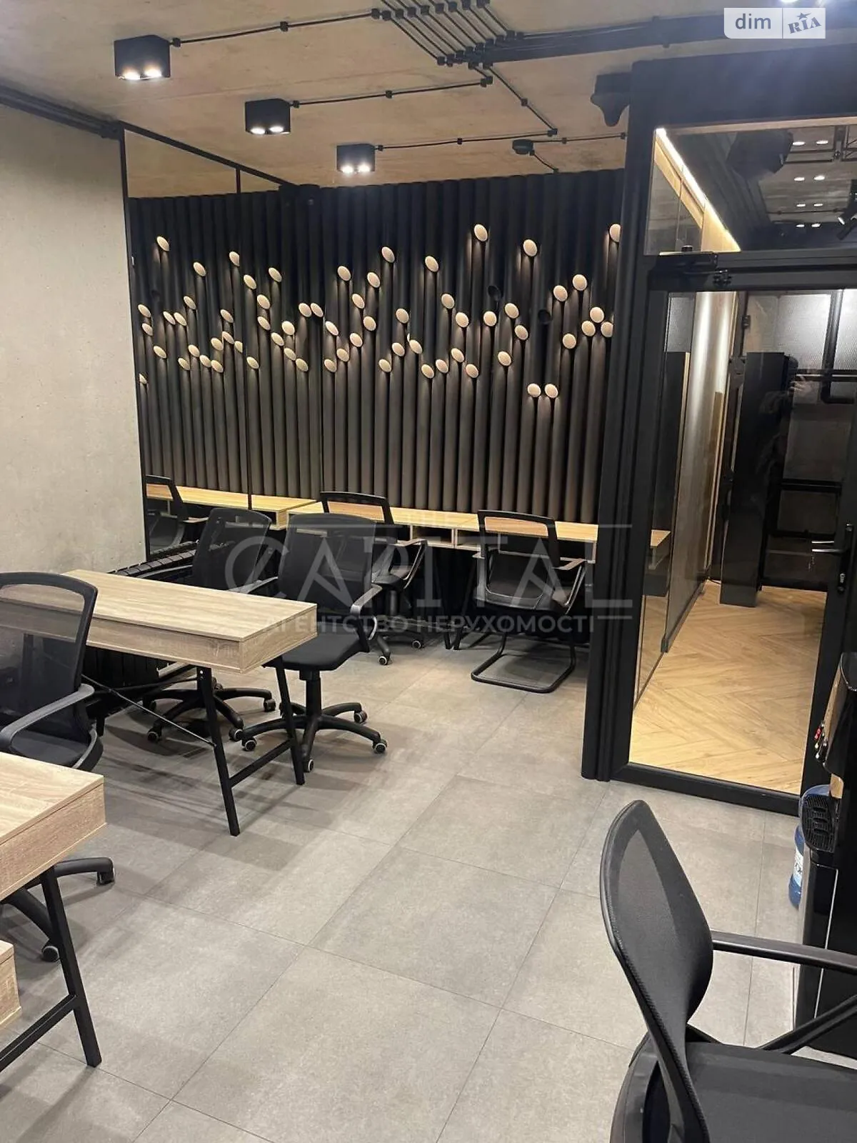 Здається в оренду офіс 68 кв. м в бізнес-центрі, цена: 1450 $ - фото 1