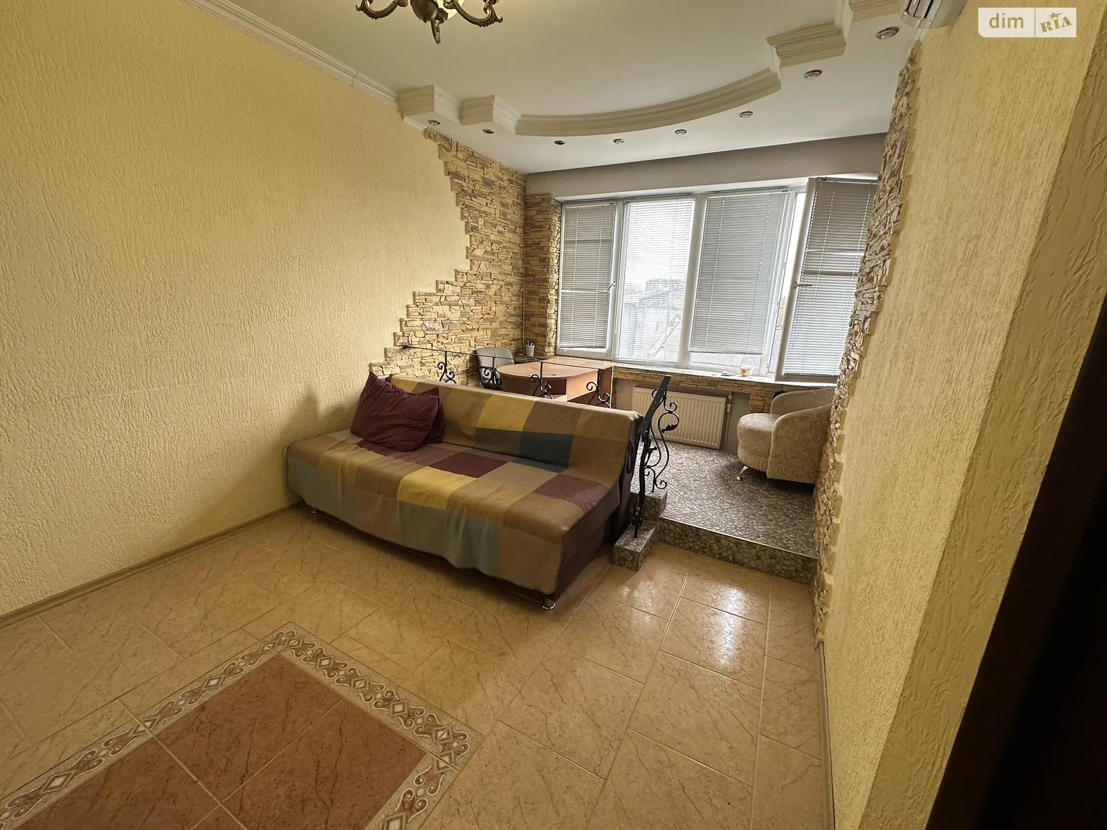 Продается 3-комнатная квартира 106 кв. м в Одессе, ул. Екатерининская - фото 1