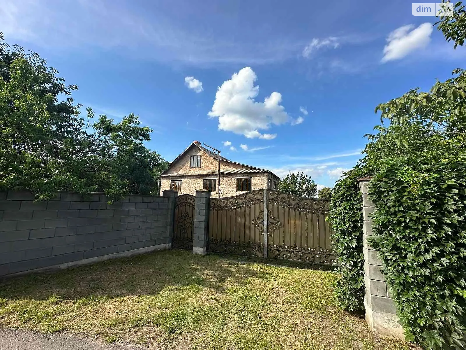 Продается дом на 2 этажа 227 кв. м с балконом, цена: 38800 $ - фото 1