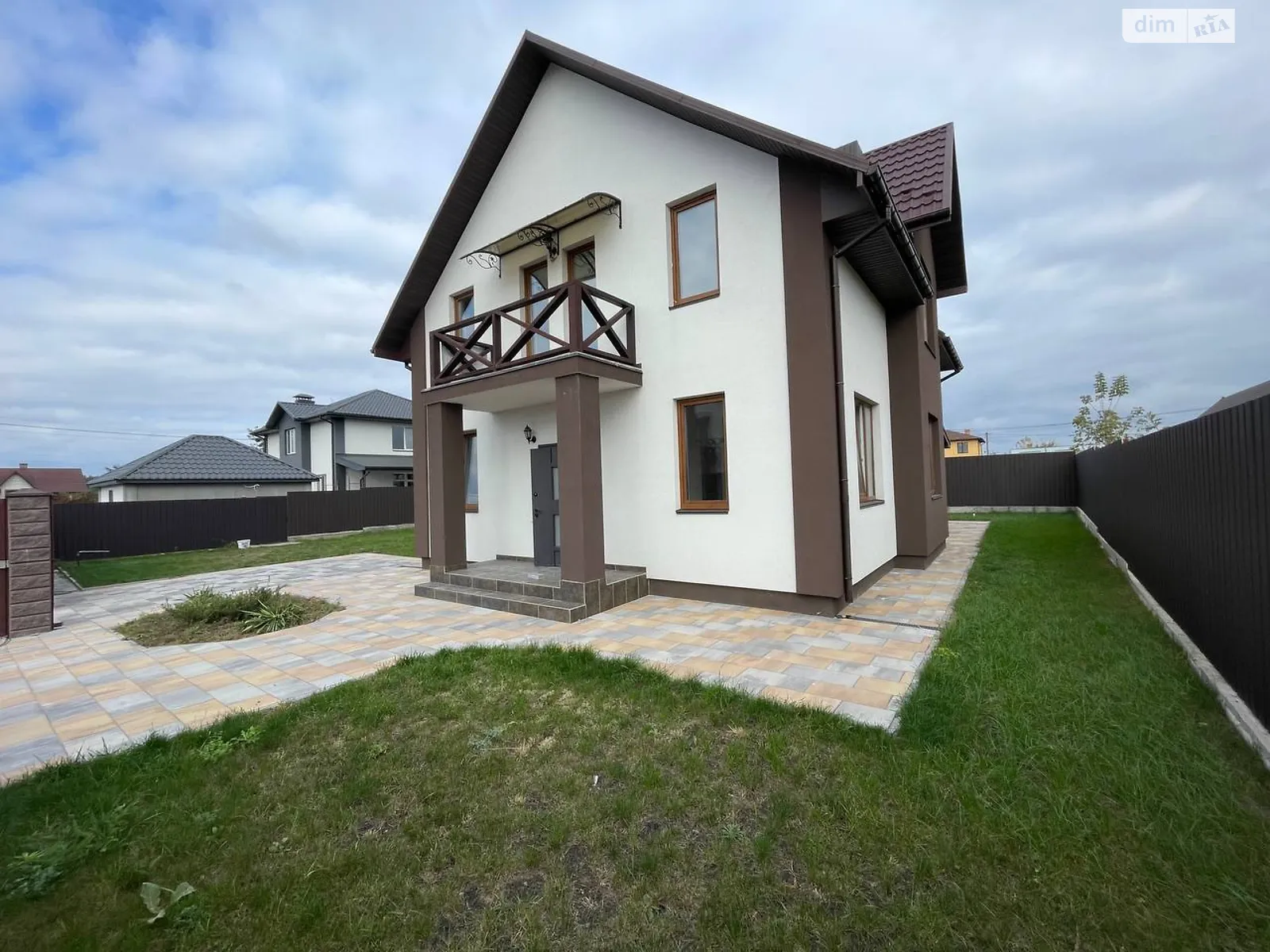 Продается дом на 2 этажа 160 кв. м с камином, цена: 145000 $ - фото 1