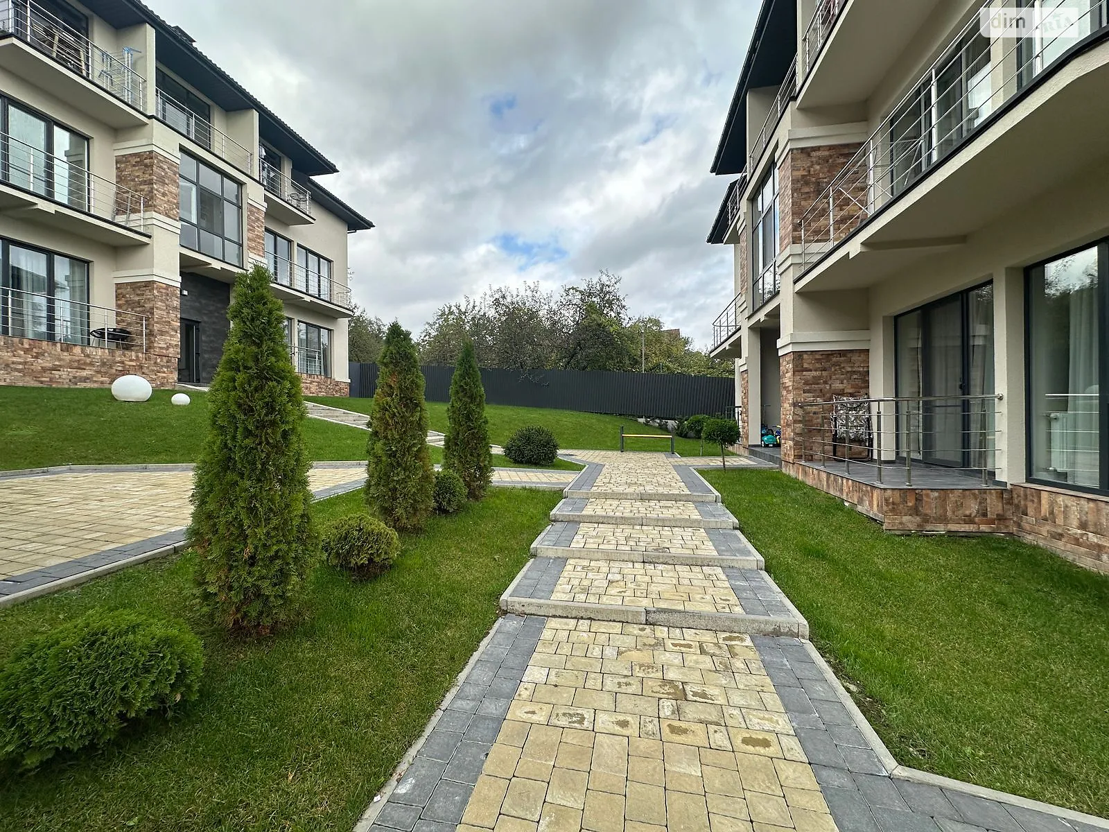 Продается 2-комнатная квартира 99 кв. м в Ужгороде, ул. Высокая(Петрова) - фото 1