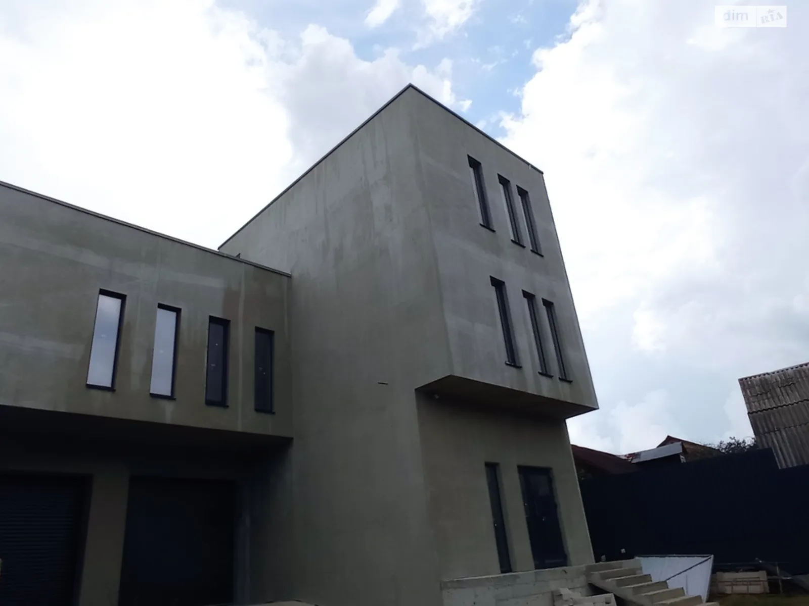 Продается объект сферы услуг 1027.5 кв. м в 2-этажном здании, цена: 750000 $ - фото 1