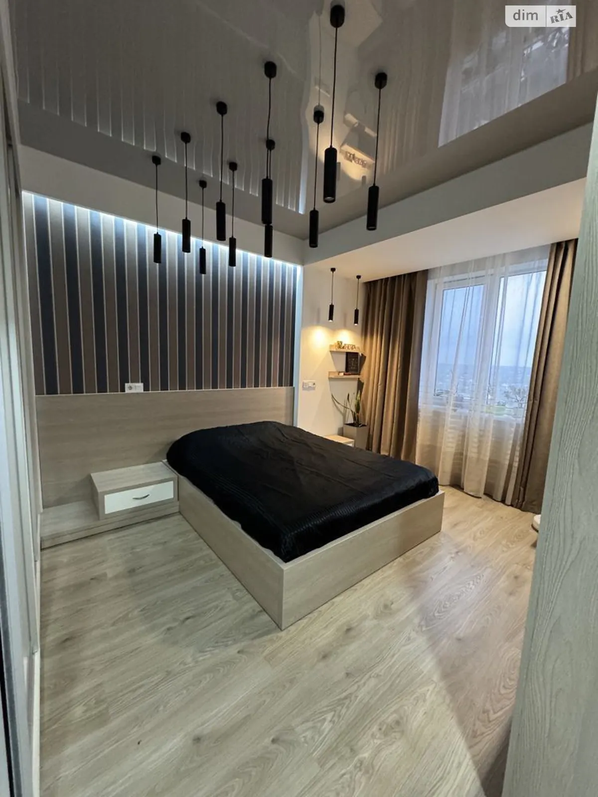 Продается 1-комнатная квартира 100.8 кв. м в Днепре, цена: 130000 $ - фото 1