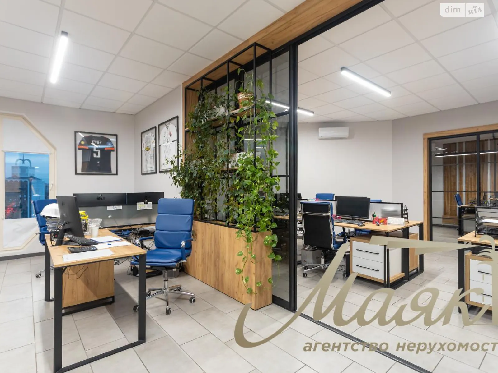 Продается офис 200 кв. м в бизнес-центре, цена: 430000 $ - фото 1